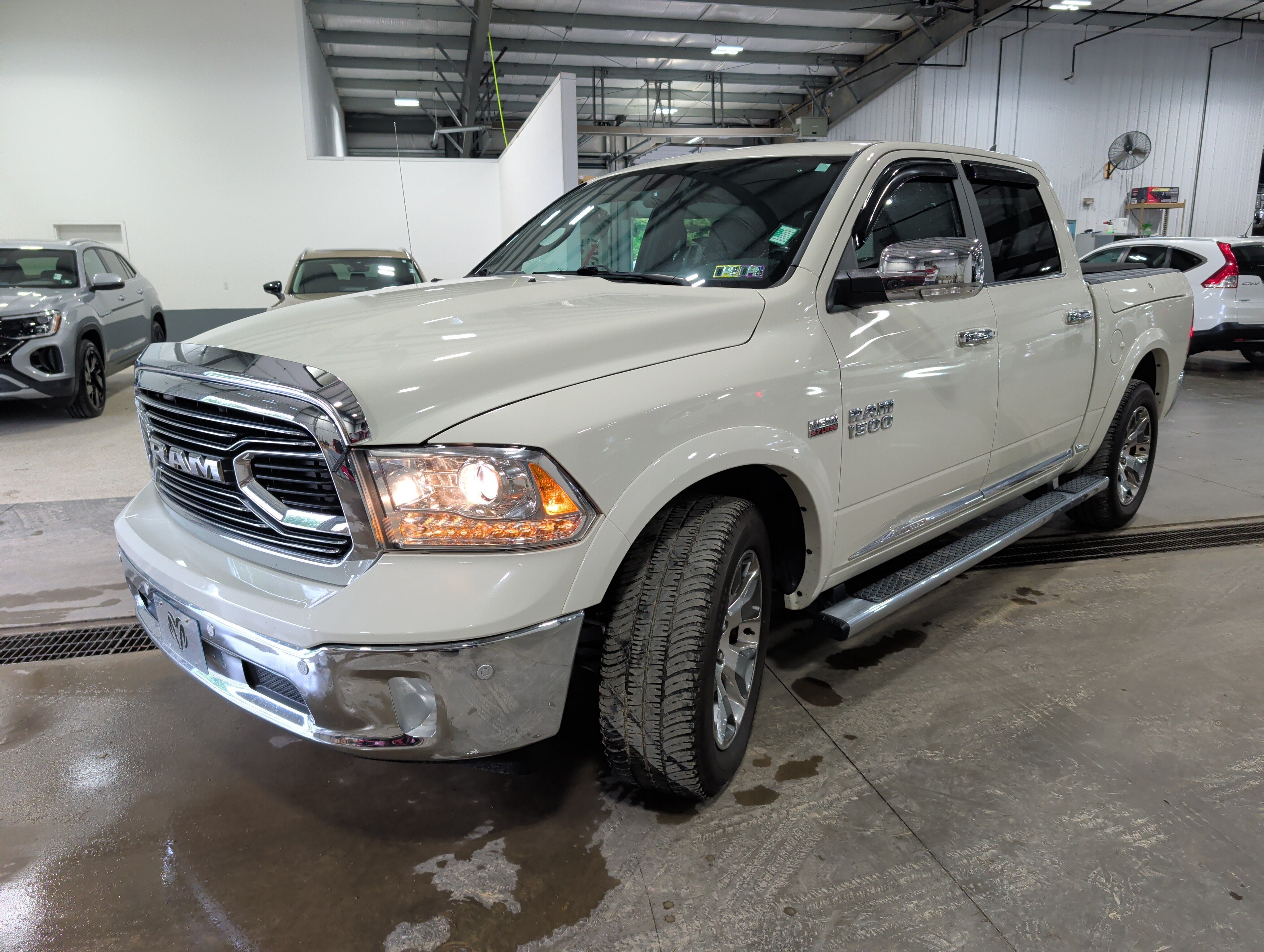 2017 RAM 1500 Limited Crew Cab 4x4 5'7" Box