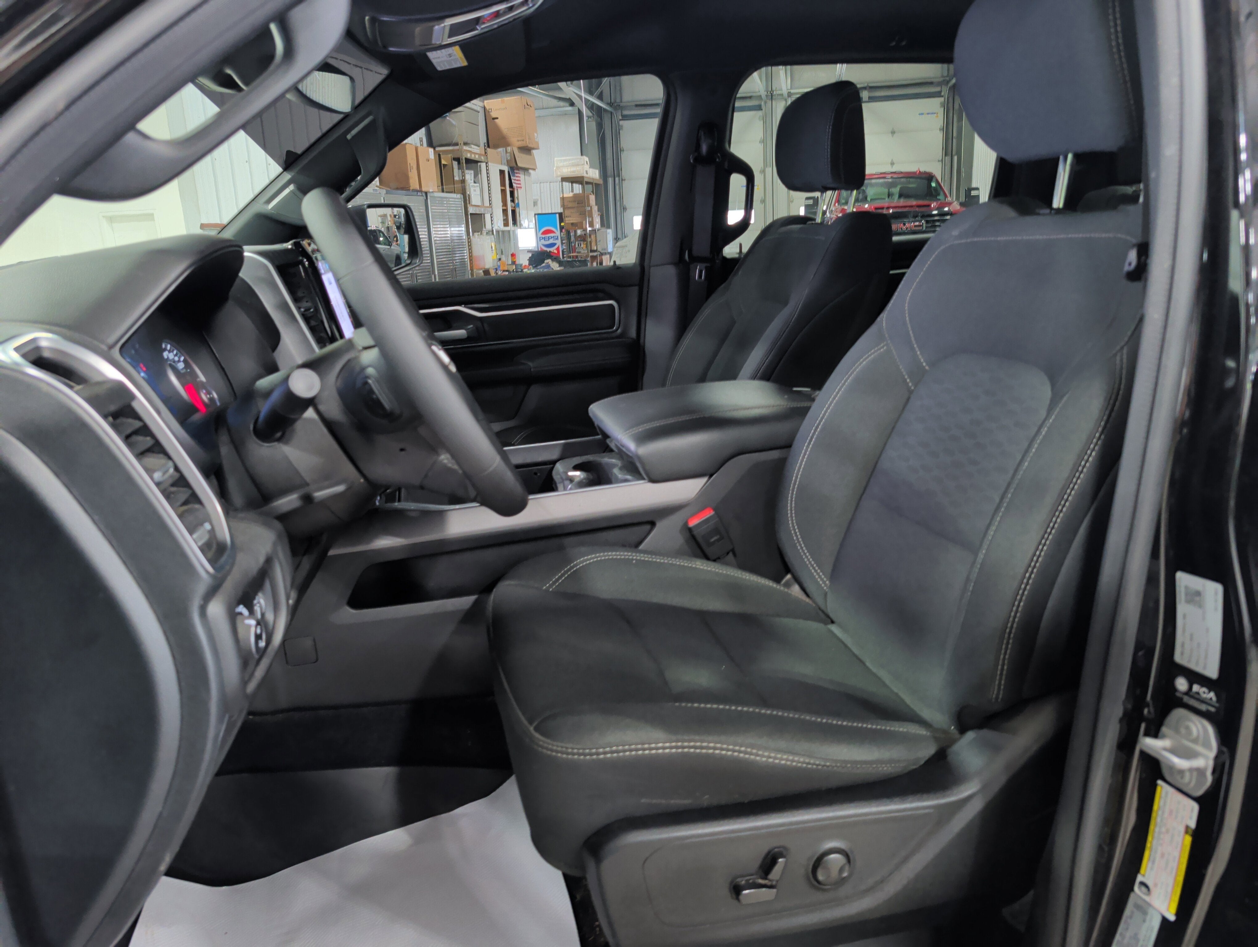 2025 RAM 1500 Big Horn Crew Cab 4x4 5'7" Box