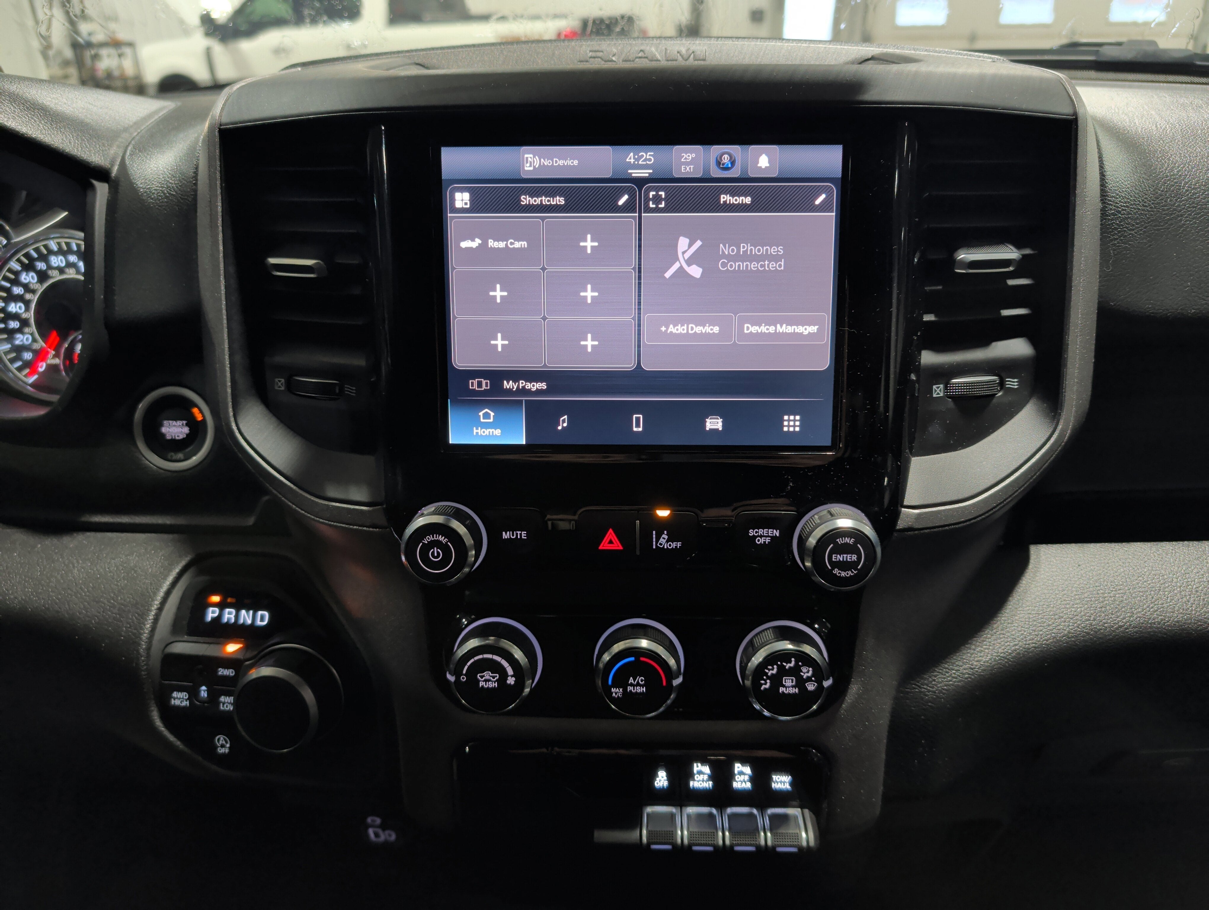 2025 RAM 1500 Tradesman Crew Cab 4x4 5'7" Box