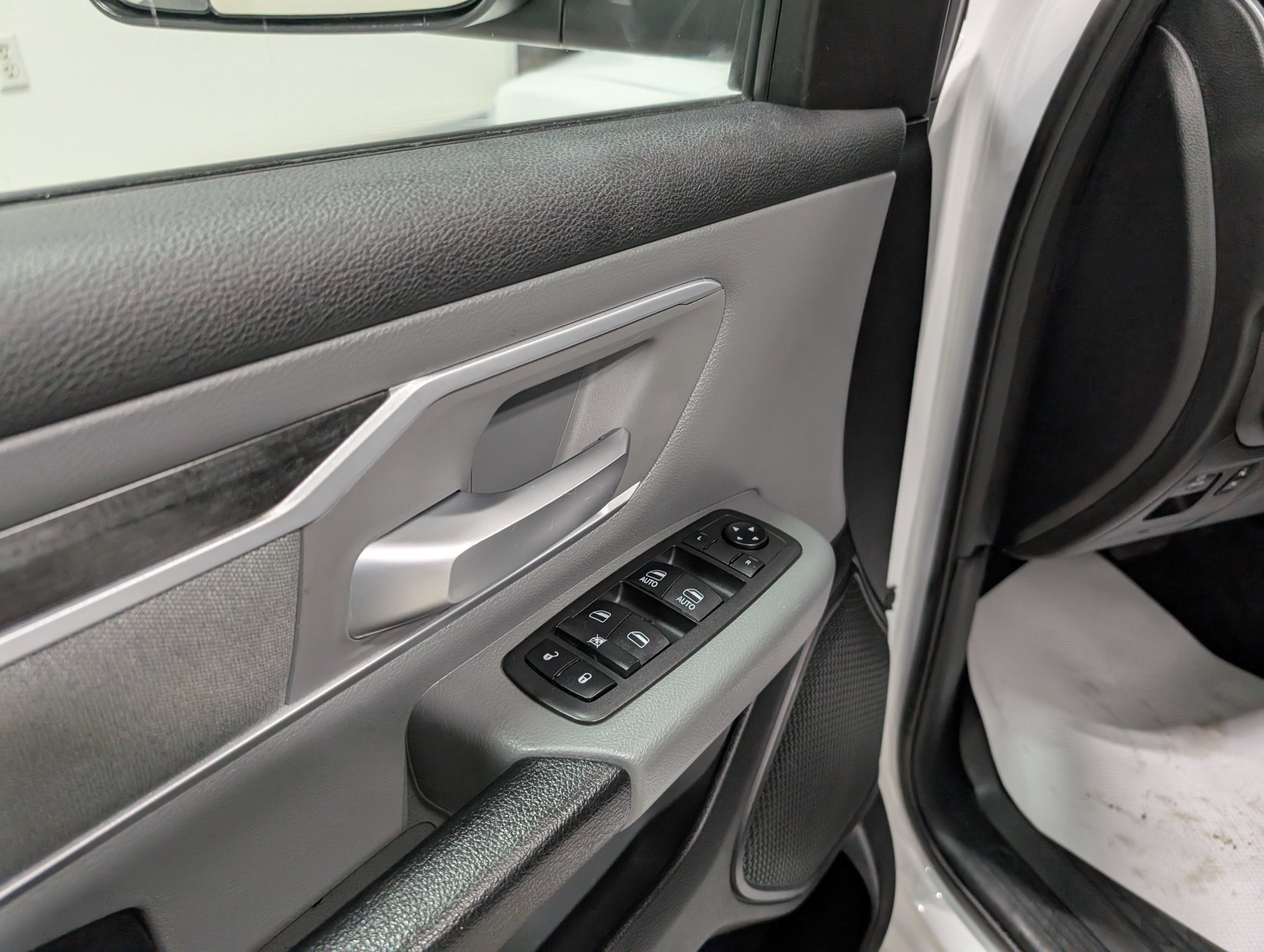 2020 RAM 1500 Big Horn Crew Cab 4x4 5'7" Box