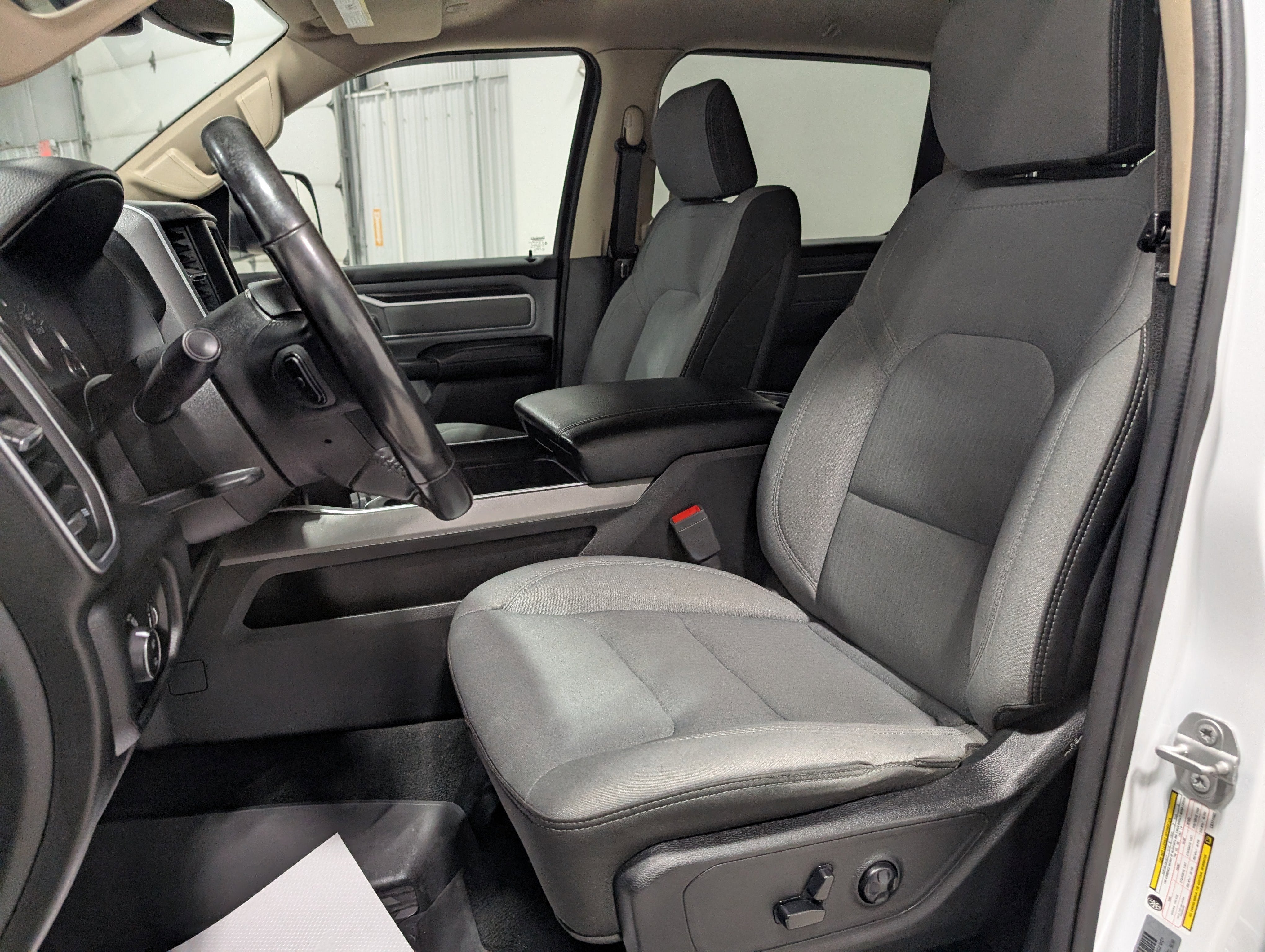 2020 RAM 1500 Big Horn Crew Cab 4x4 5'7" Box