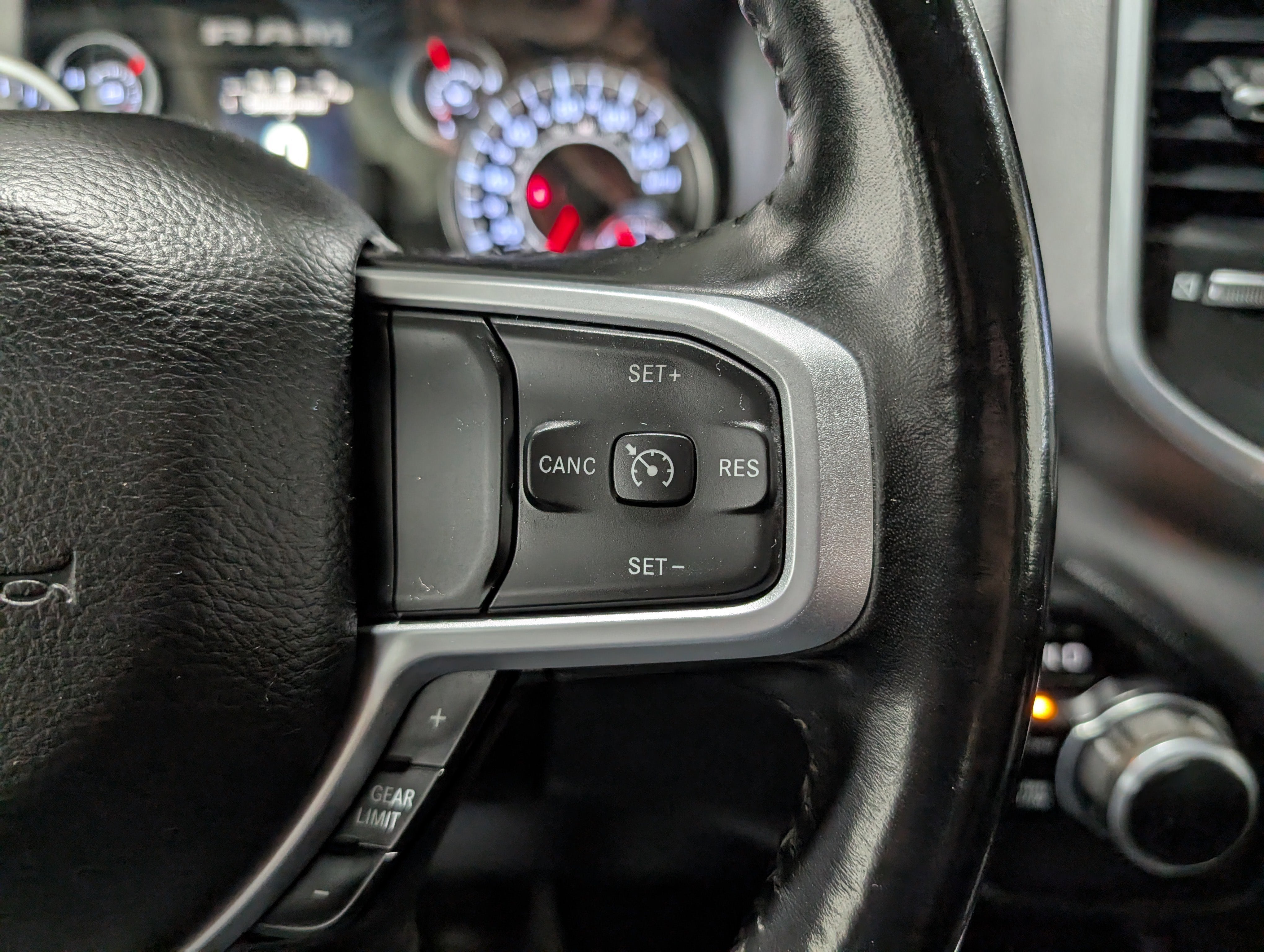 2020 RAM 1500 Big Horn Crew Cab 4x4 5'7" Box