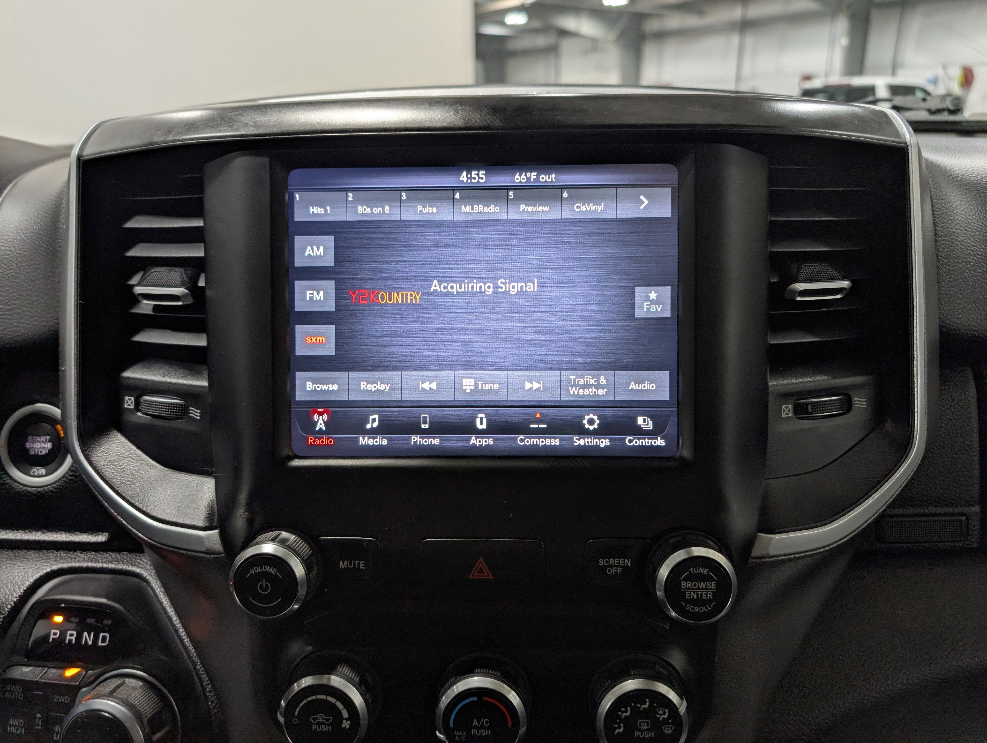 2020 RAM 1500 Big Horn Crew Cab 4x4 5'7" Box