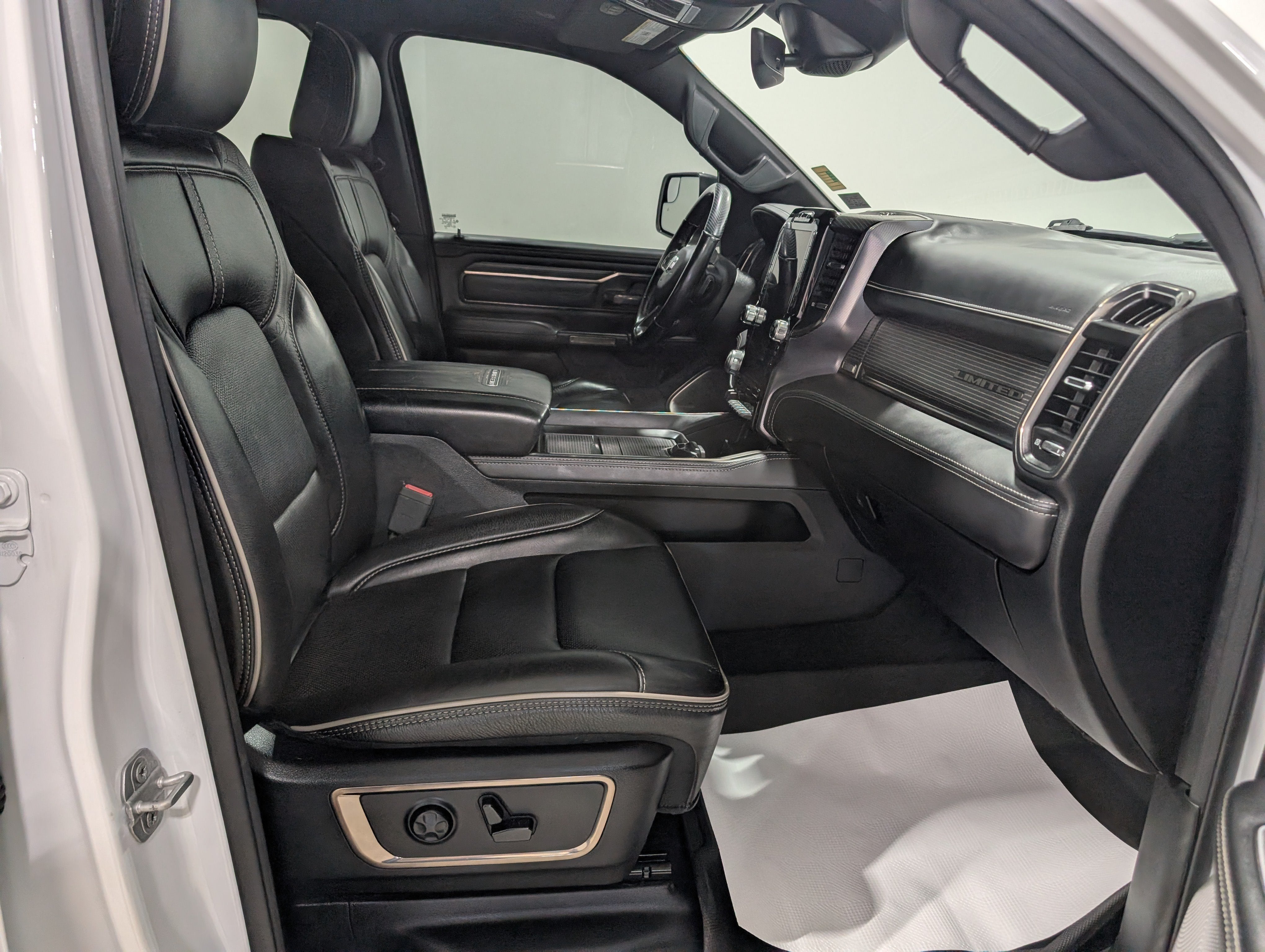 2020 RAM 1500 Limited Crew Cab 4x4 5'7" Box