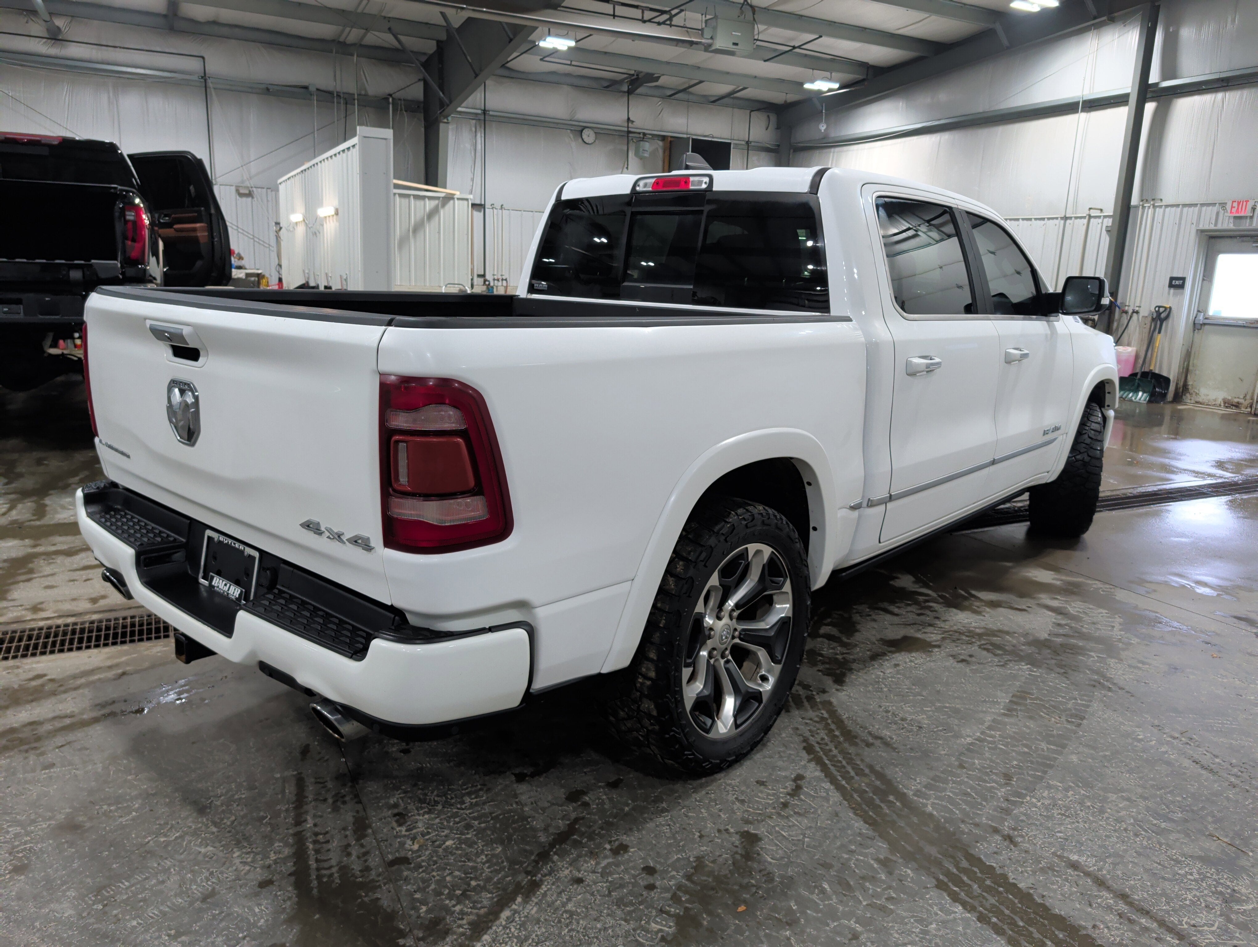 2020 RAM 1500 Limited Crew Cab 4x4 5'7" Box