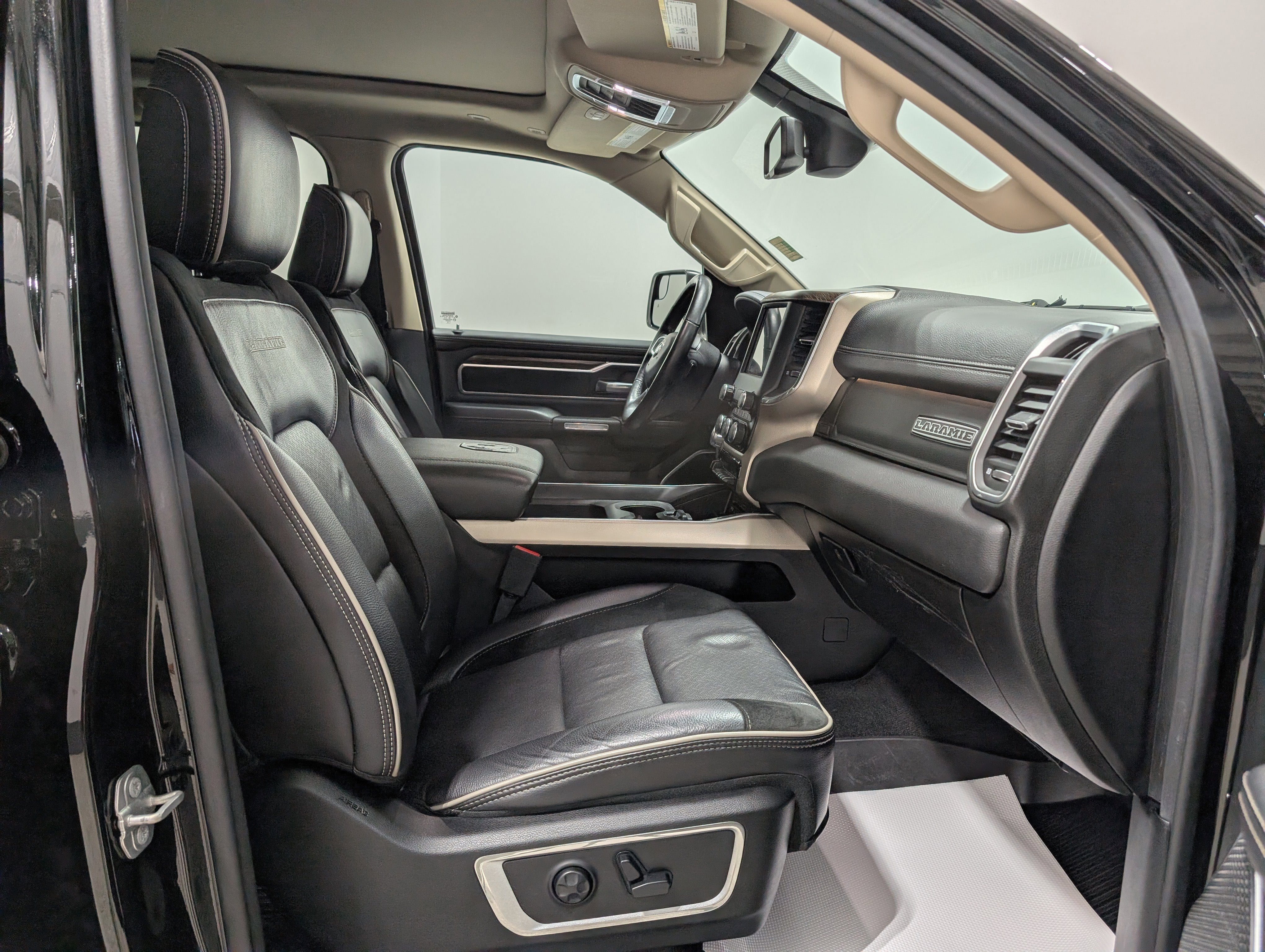 2019 RAM 1500 Laramie Crew Cab 4x4 5'7" Box