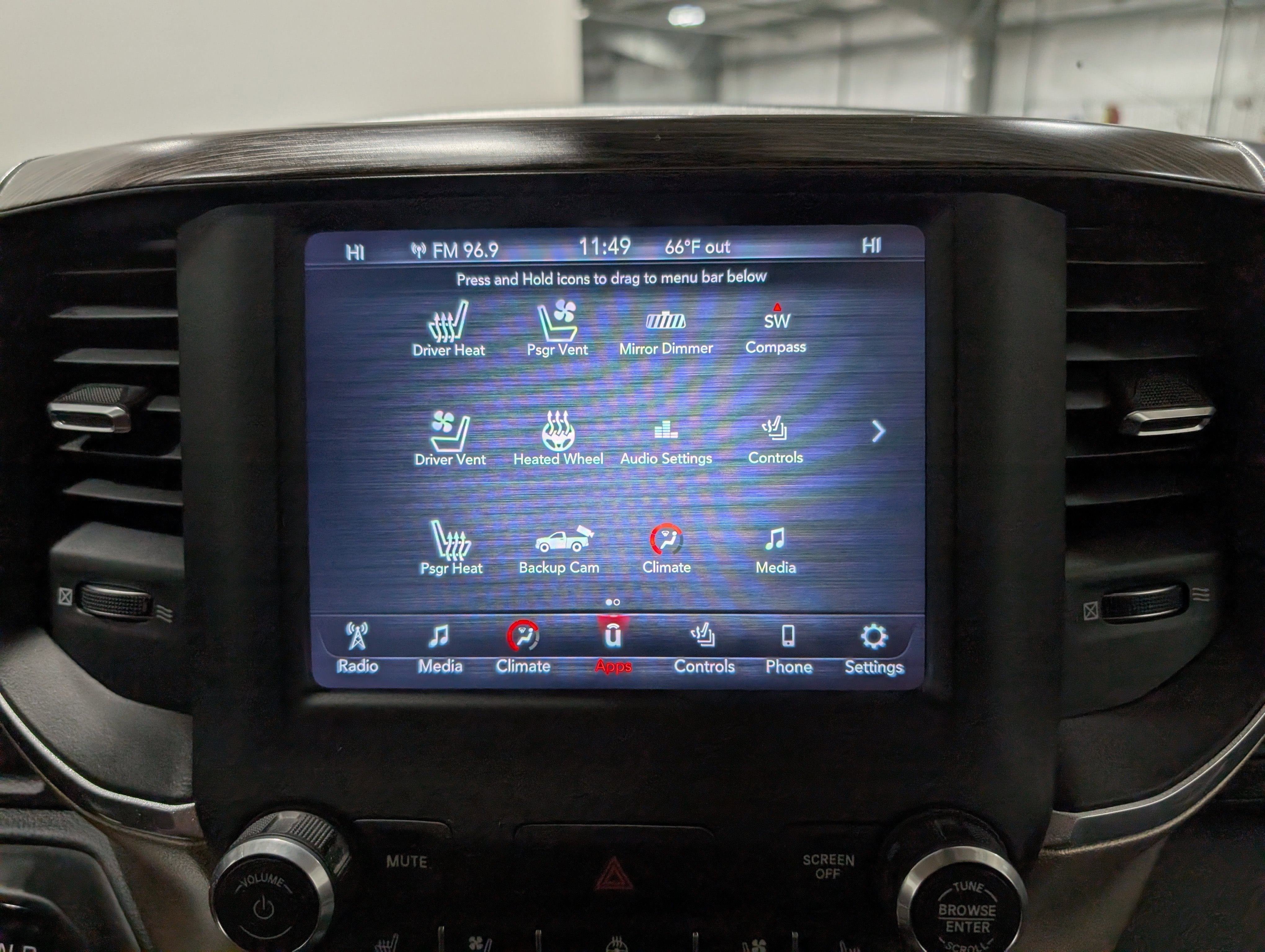 2019 RAM 1500 Laramie Crew Cab 4x4 5'7" Box