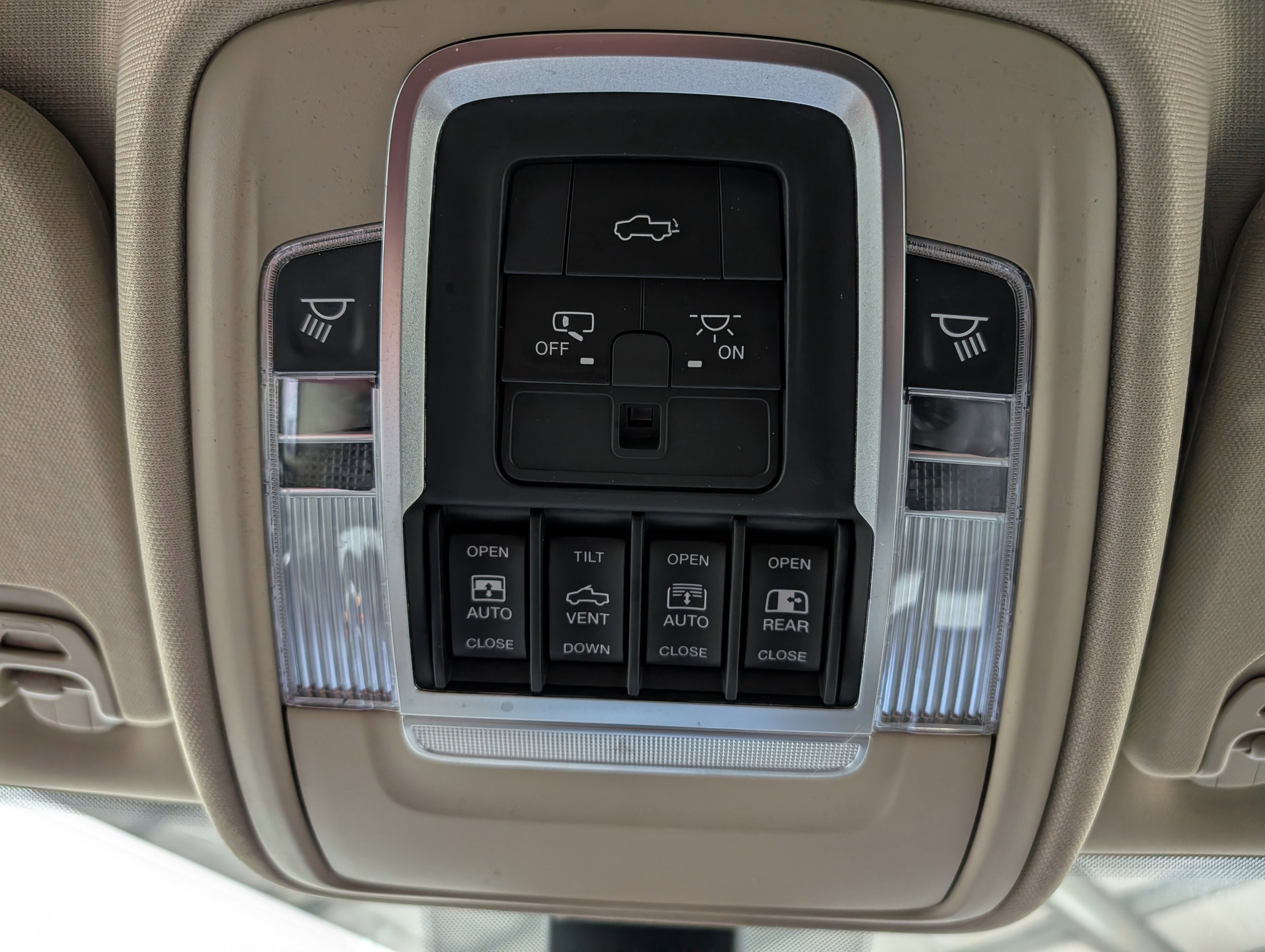 2019 RAM 1500 Laramie Crew Cab 4x4 5'7" Box