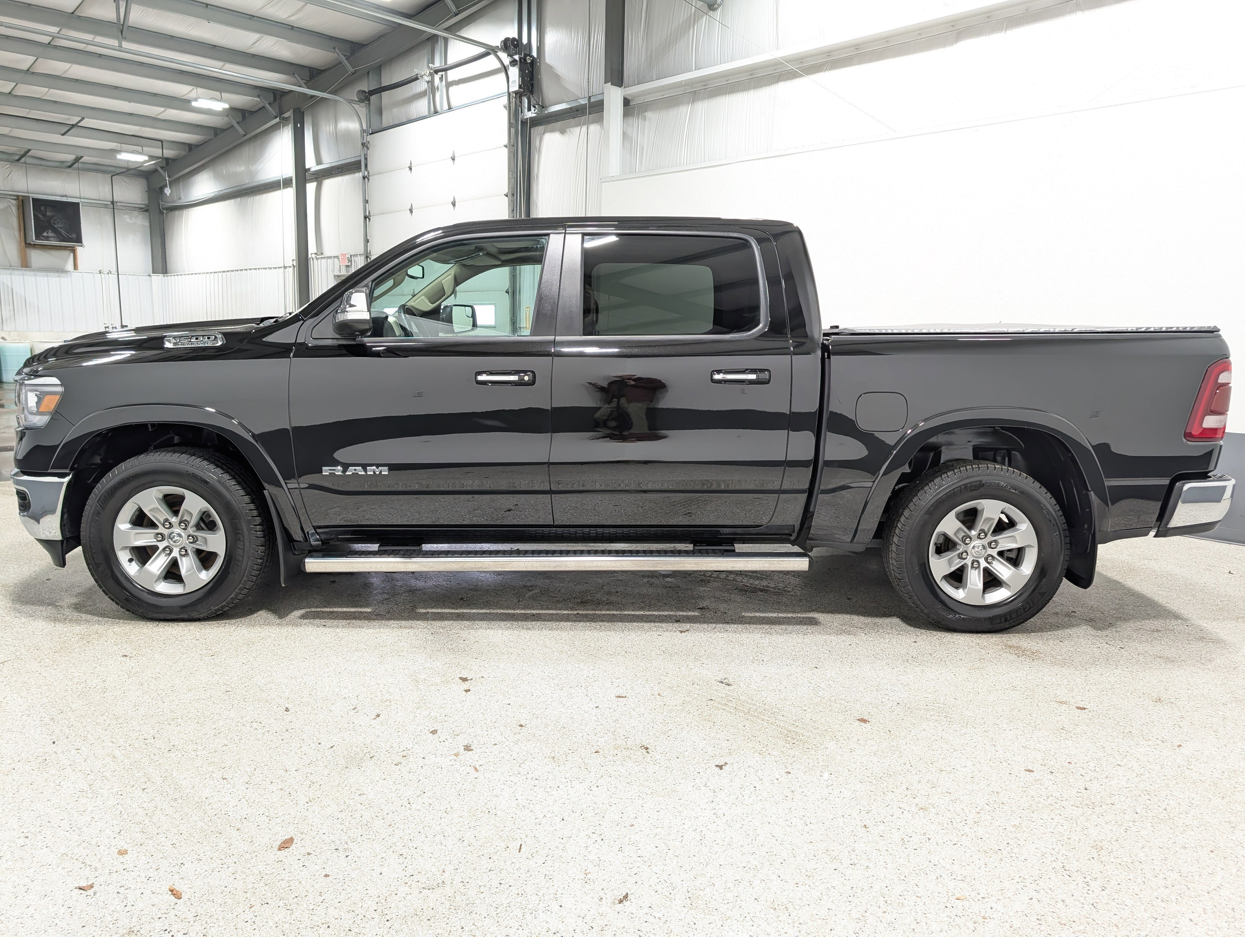 2019 RAM 1500 Laramie Crew Cab 4x4 5'7" Box