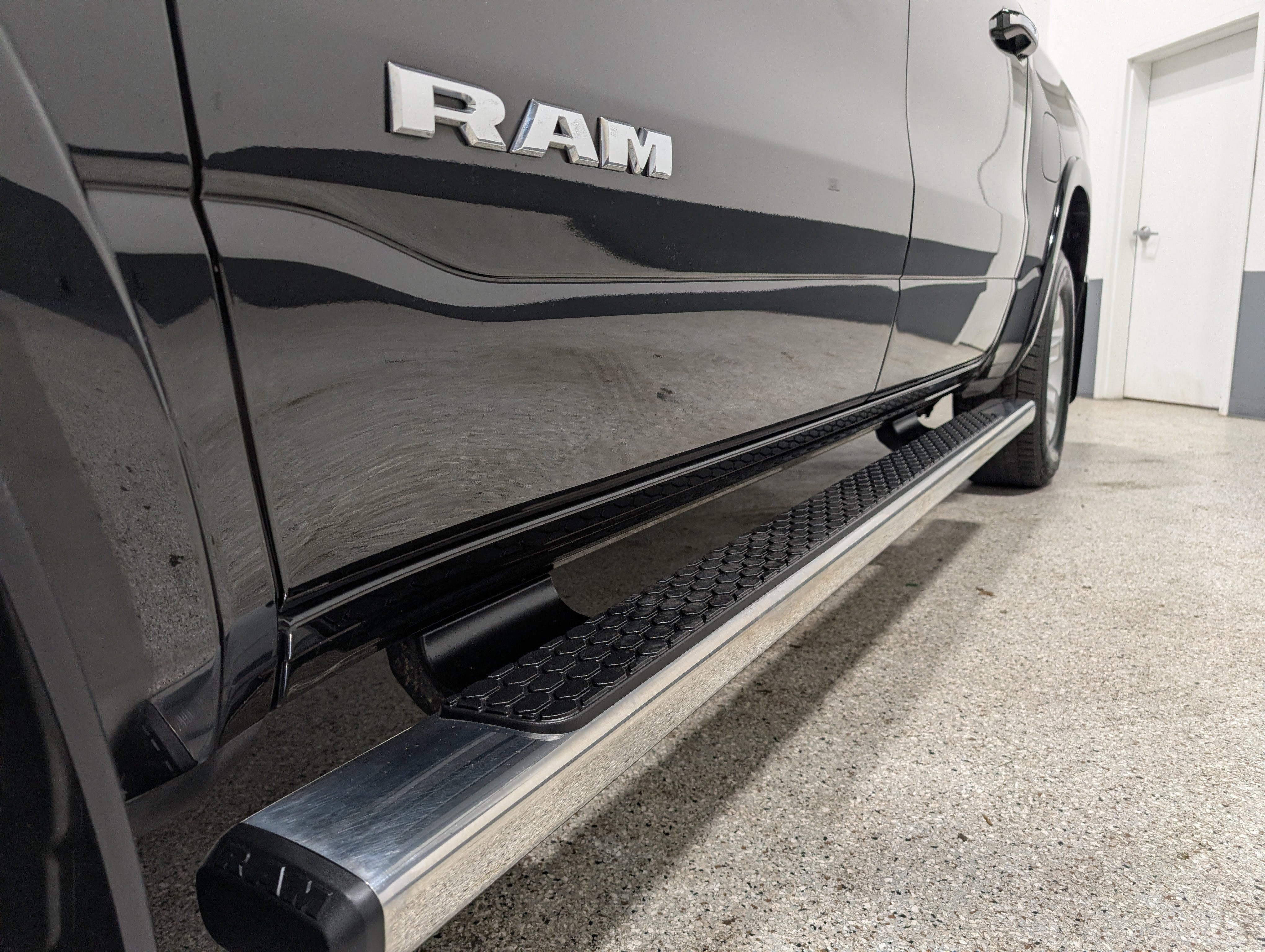 2019 RAM 1500 Laramie Crew Cab 4x4 5'7" Box