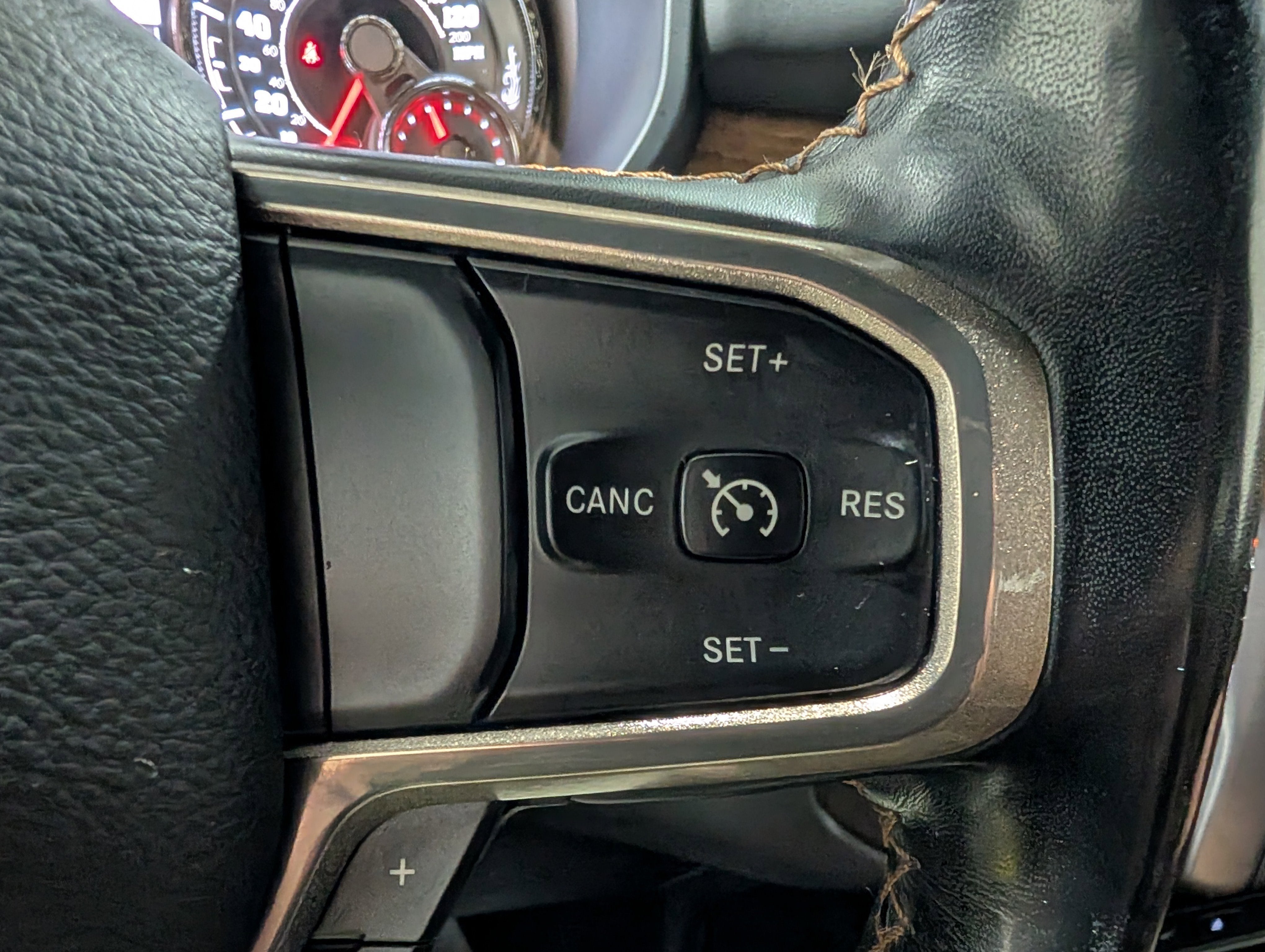 2019 RAM 1500 Longhorn Crew Cab 4x4 5'7" Box