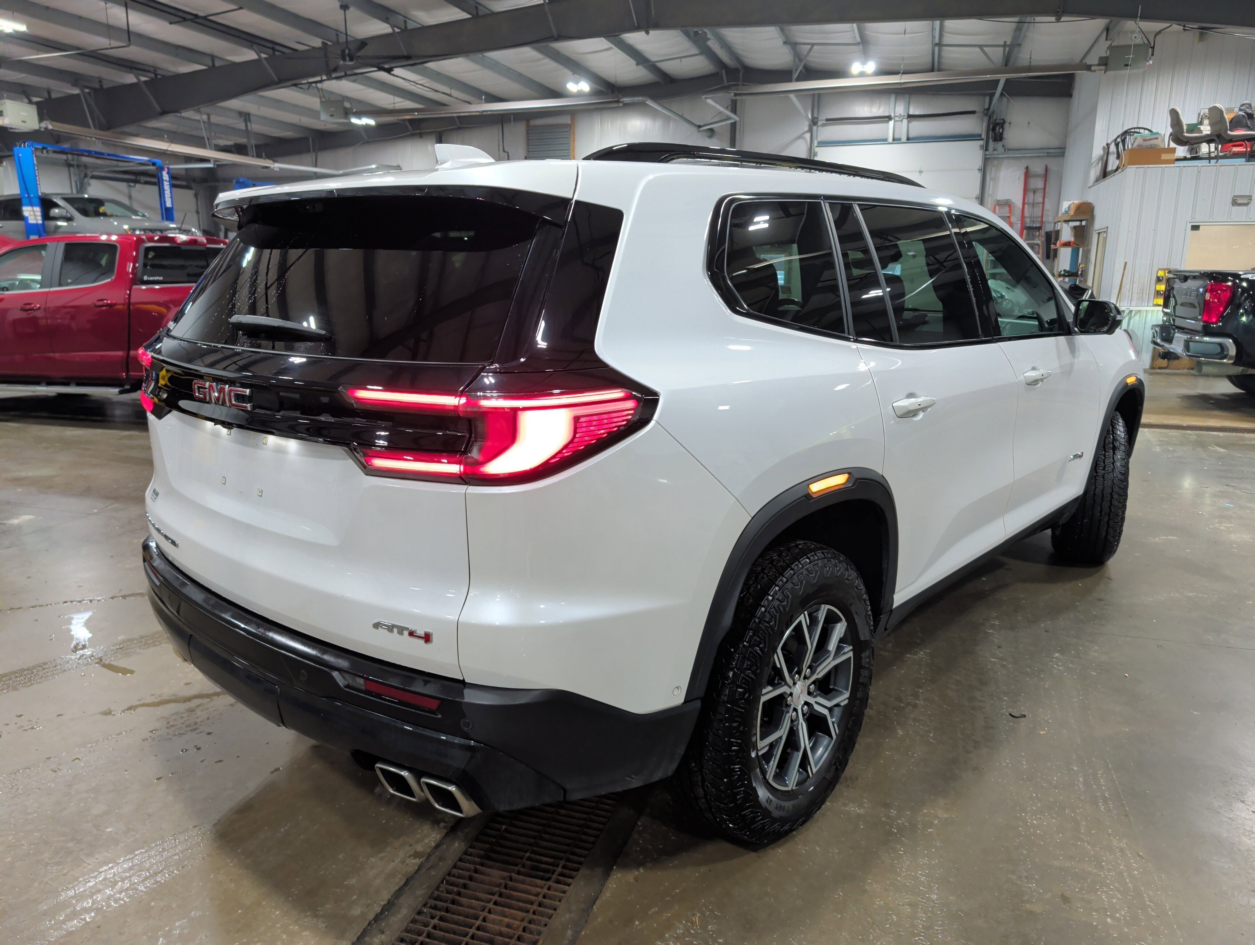 2024 GMC Acadia AT4