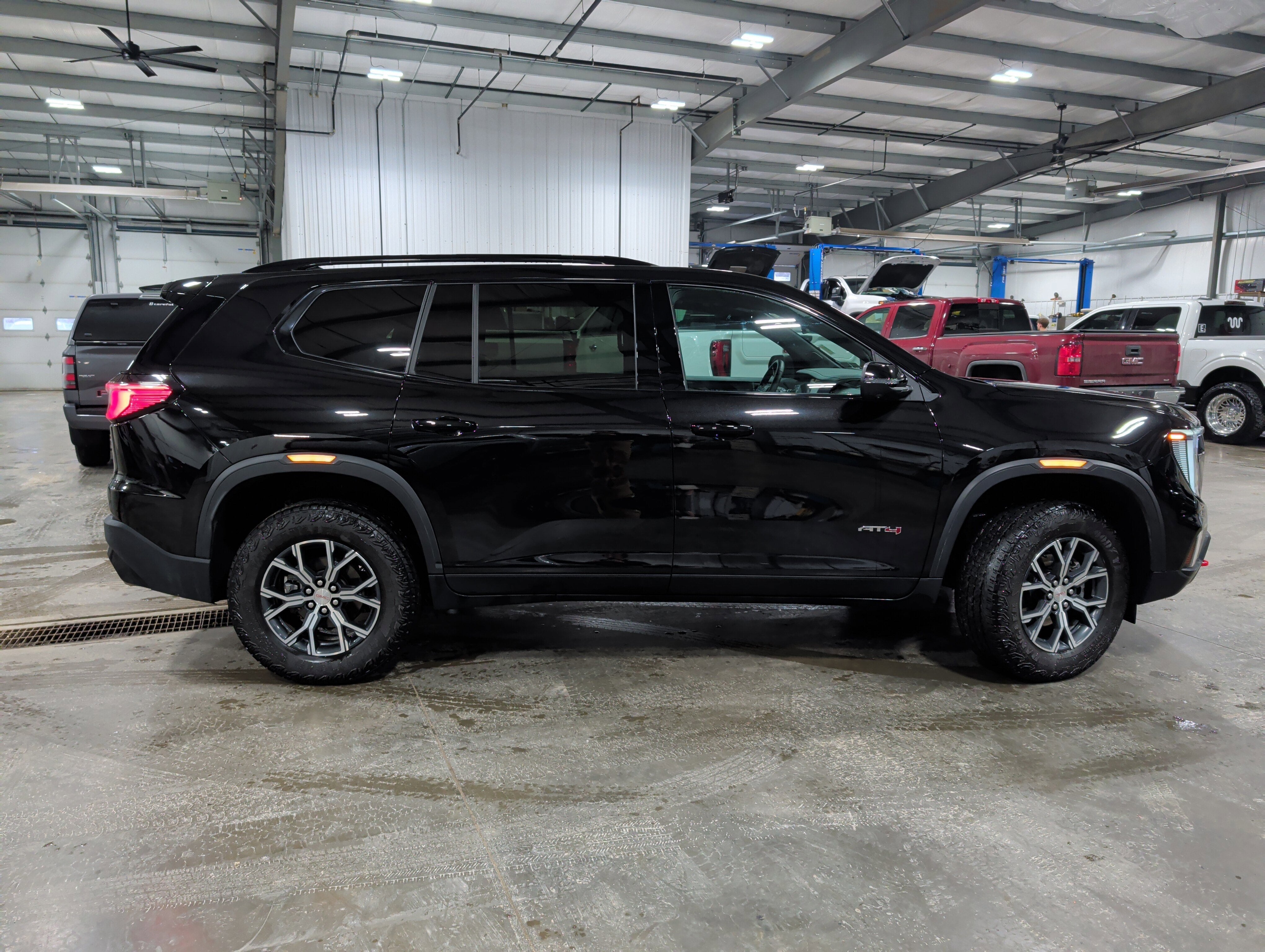 2024 GMC Acadia AT4