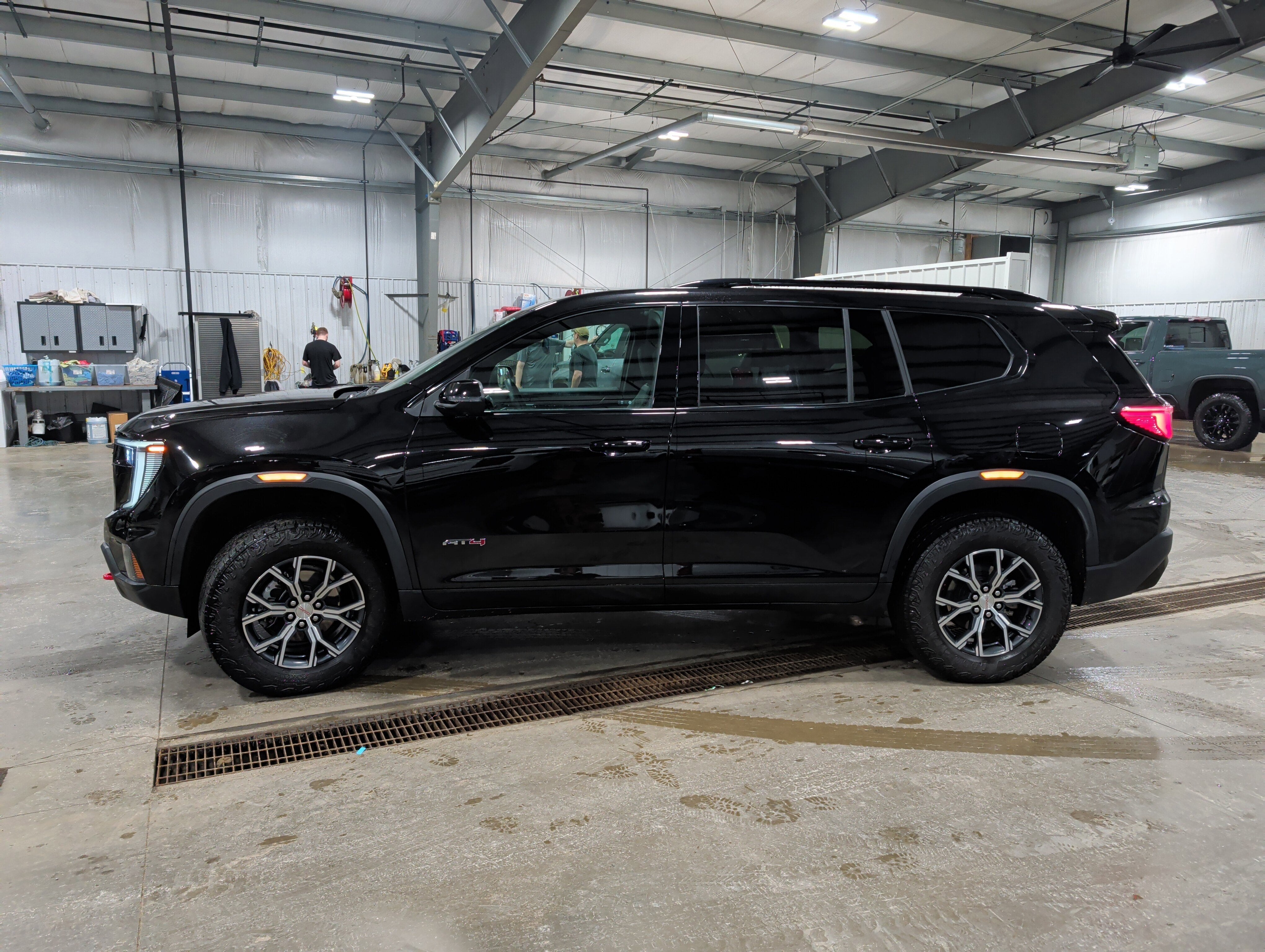 2024 GMC Acadia AT4