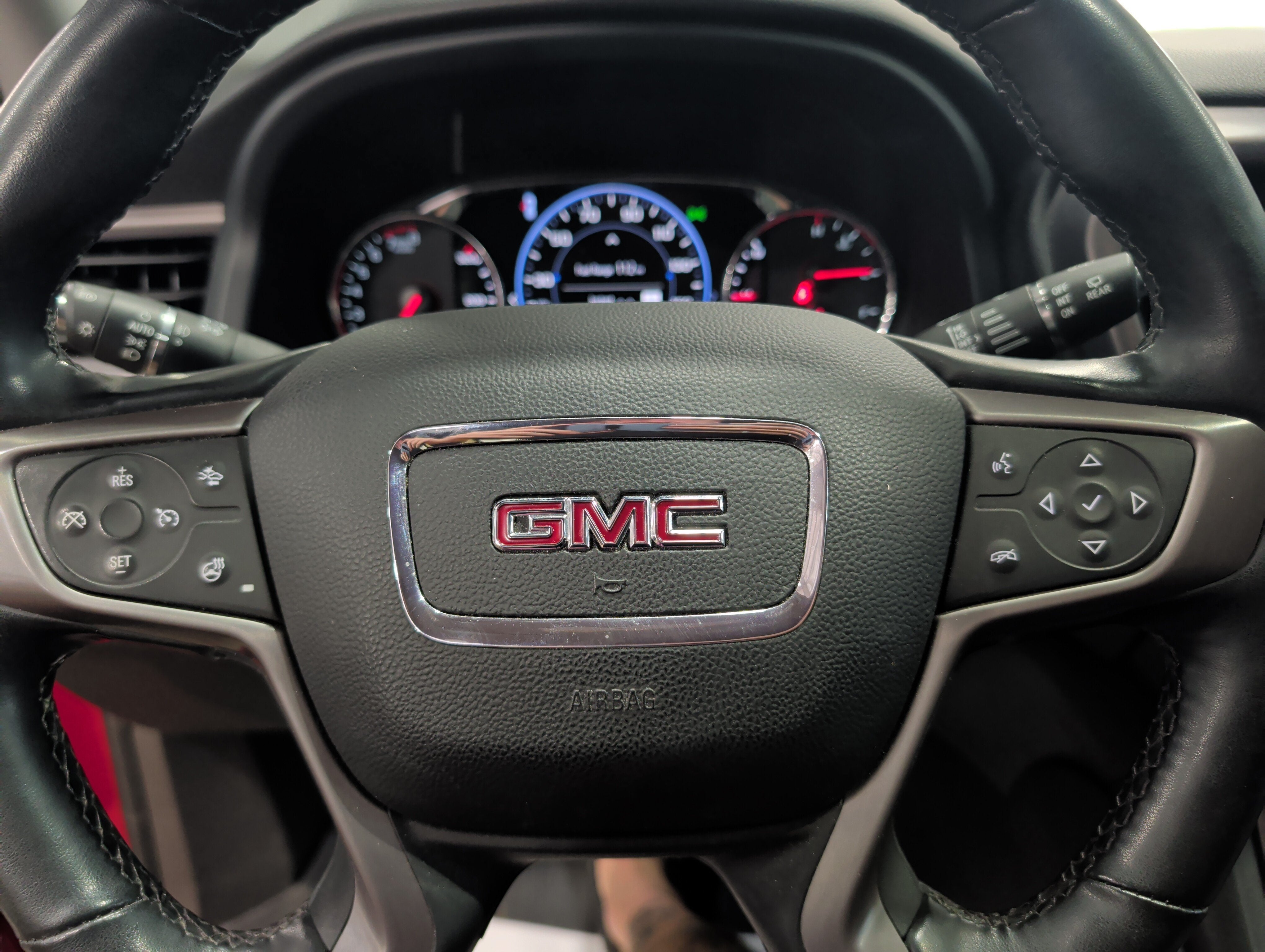 2023 GMC Acadia AT4