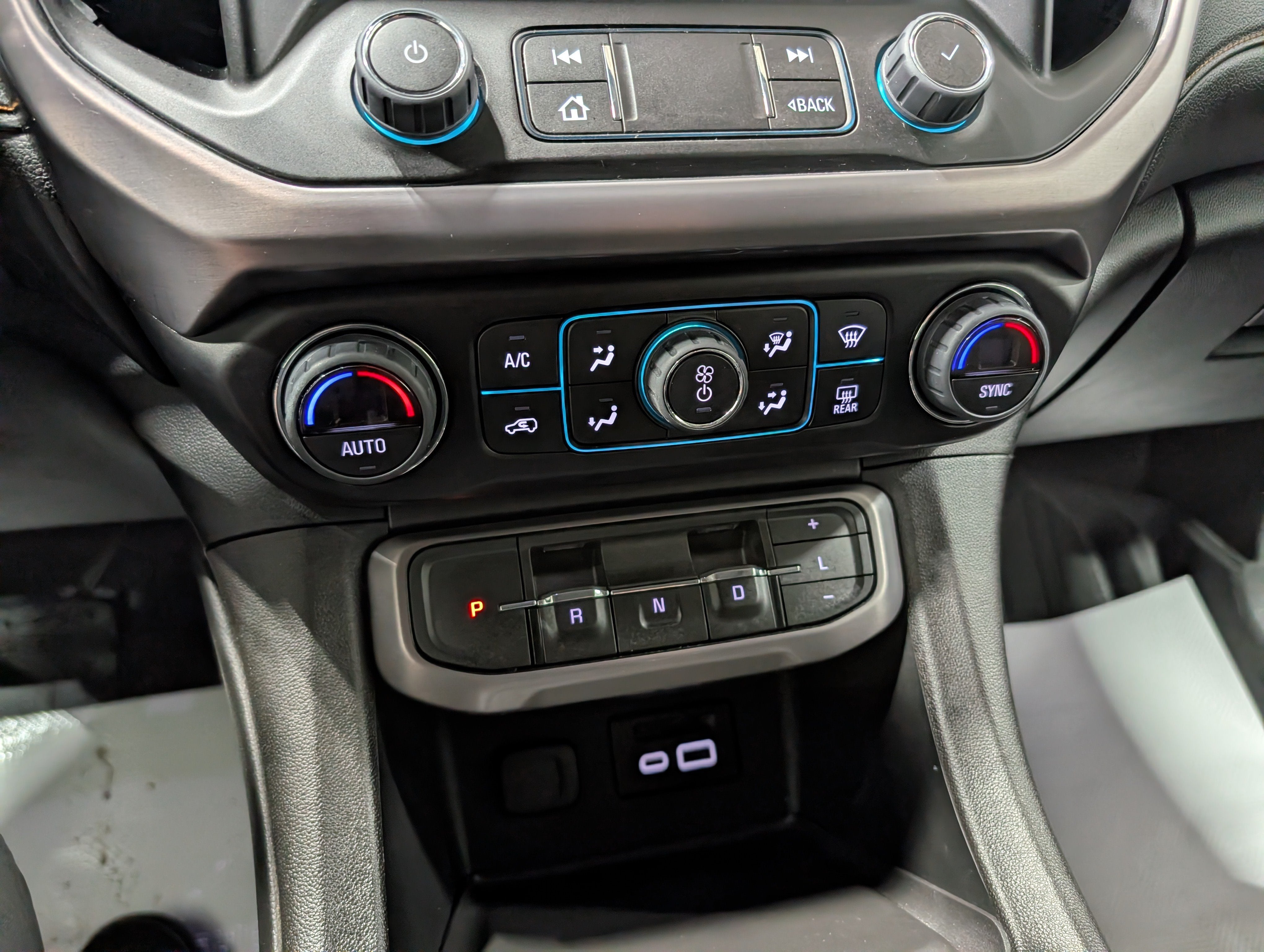 2023 GMC Acadia AT4