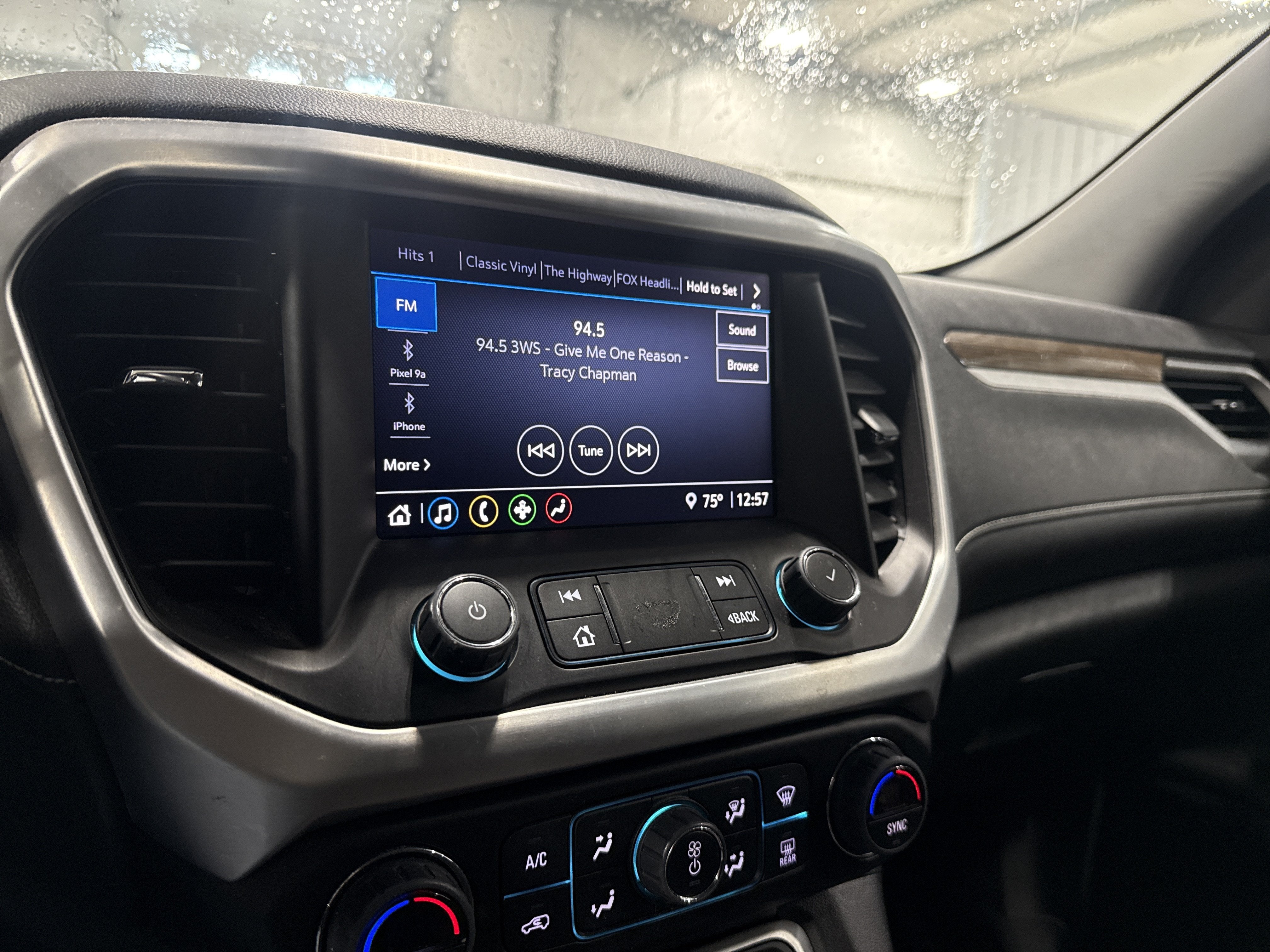 2023 GMC Acadia SLE