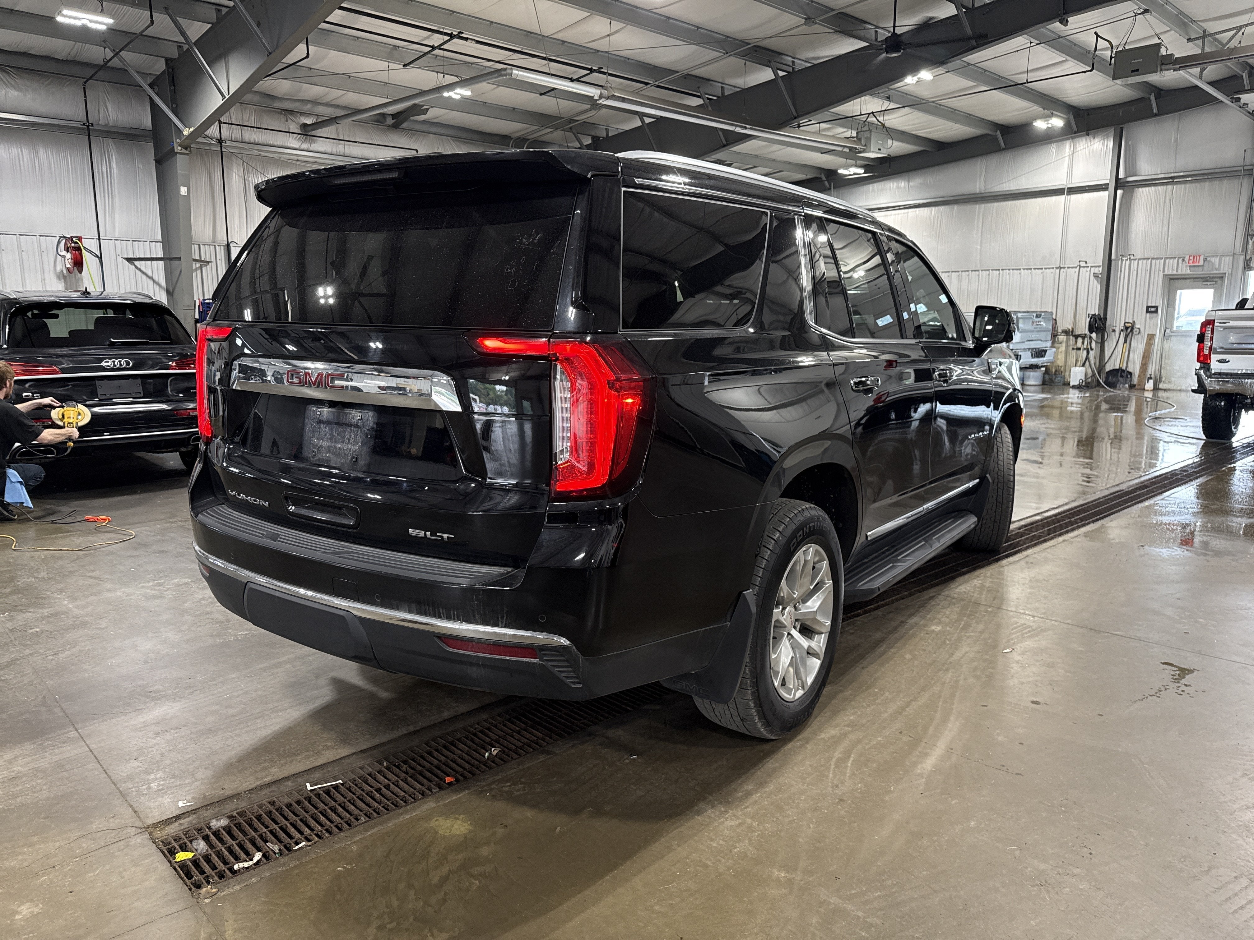 2023 GMC Yukon SLT