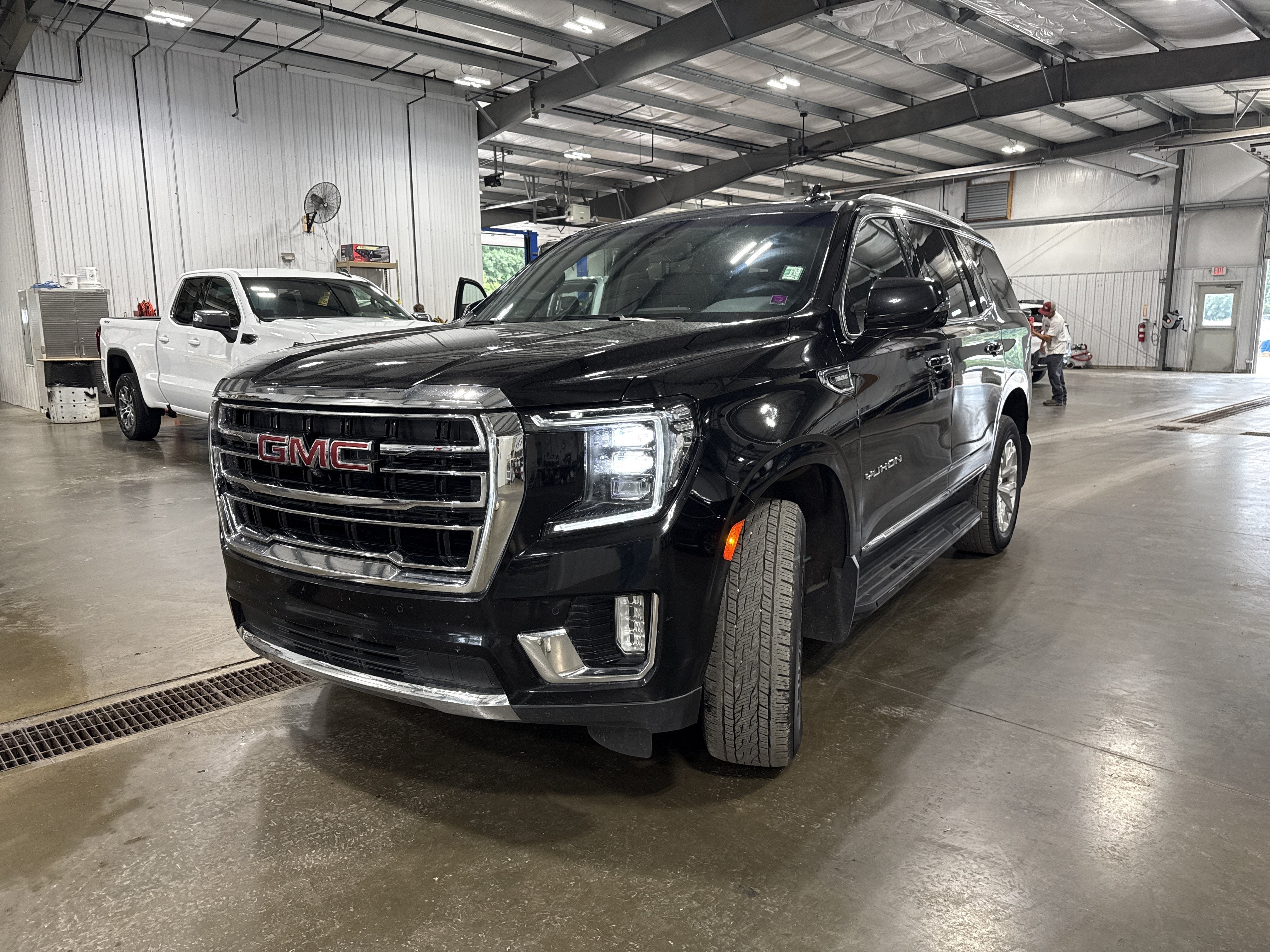 2023 GMC Yukon SLT