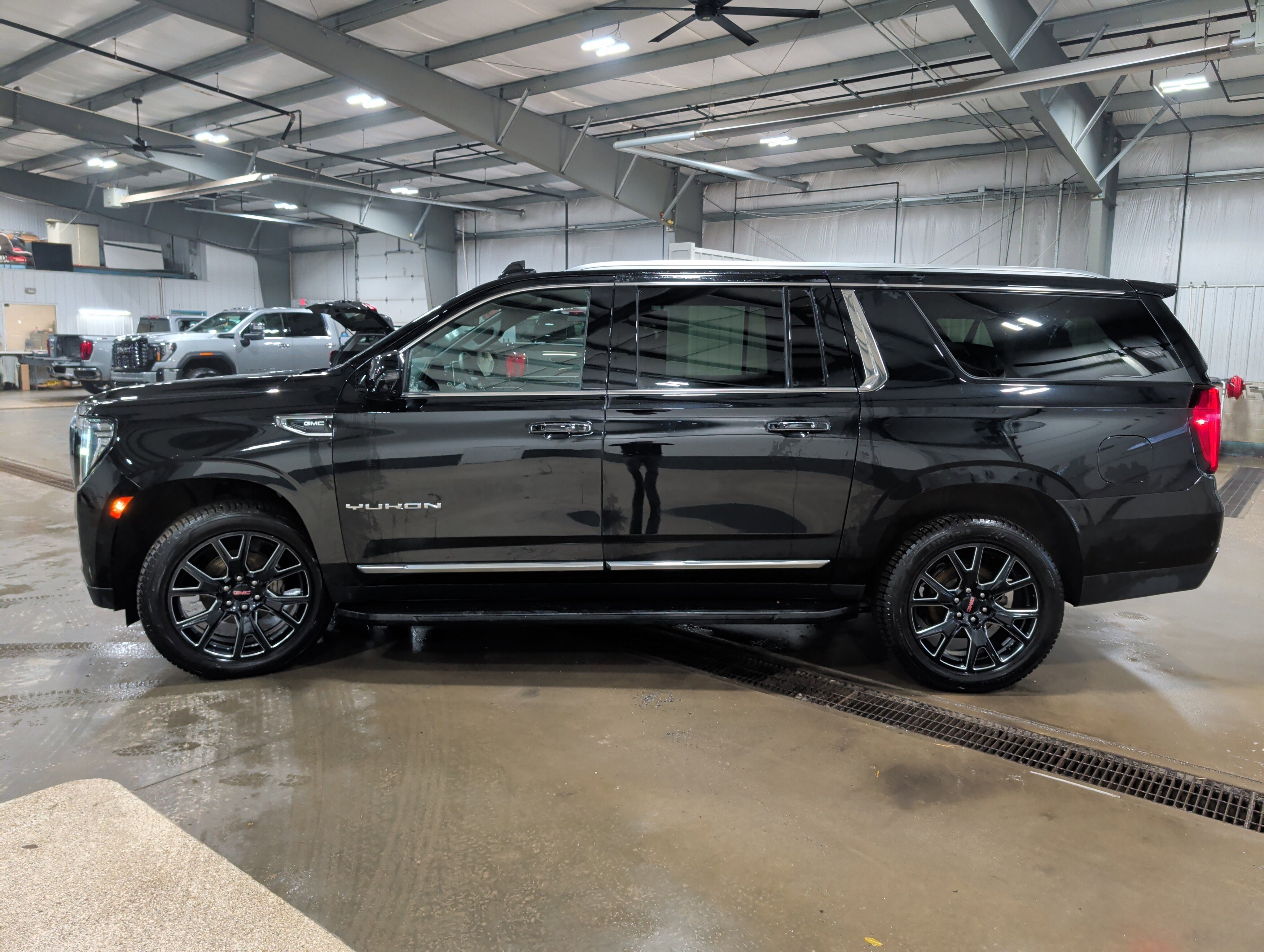 2023 GMC Yukon XL SLT