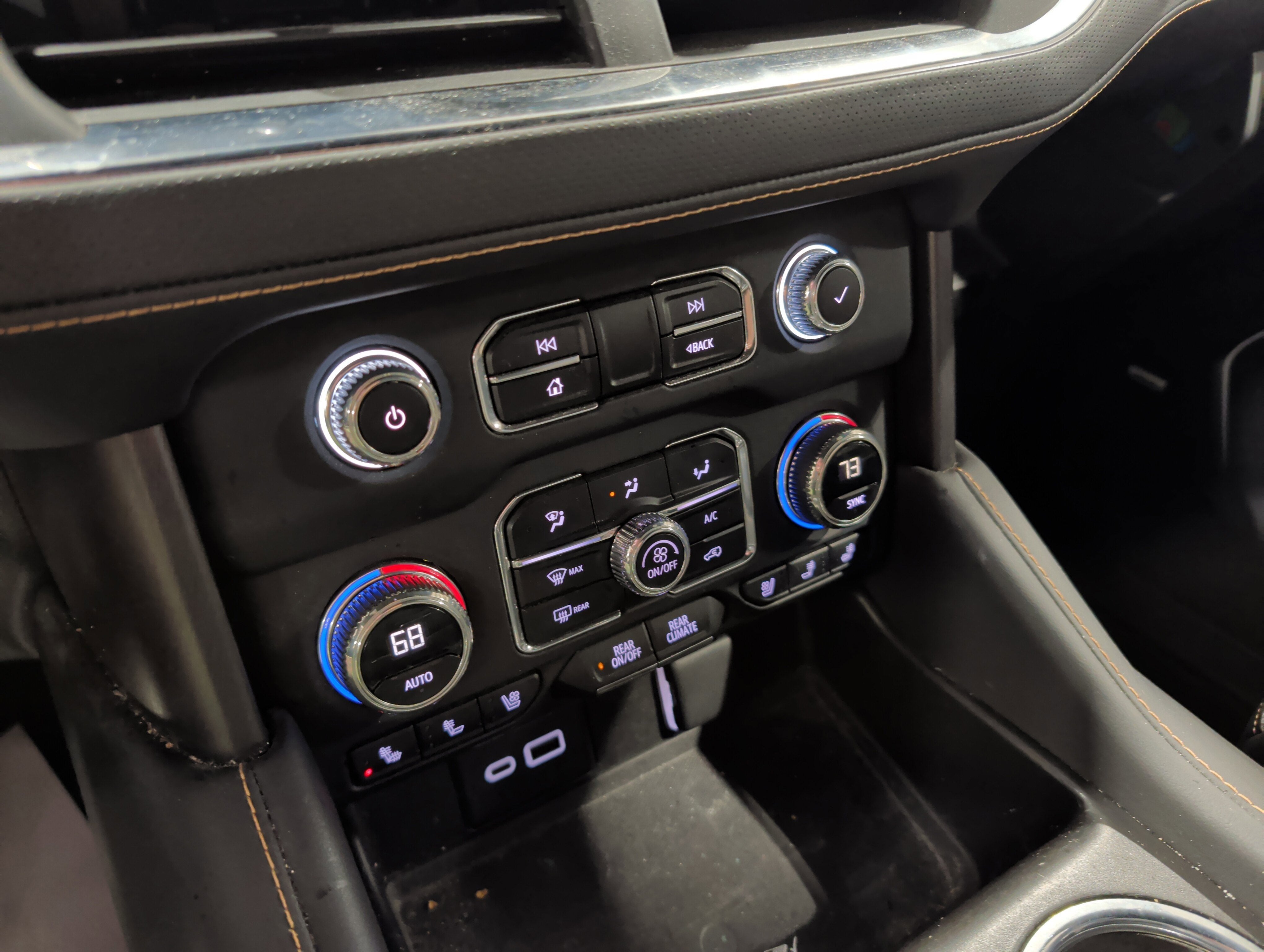 2023 GMC Yukon XL AT4