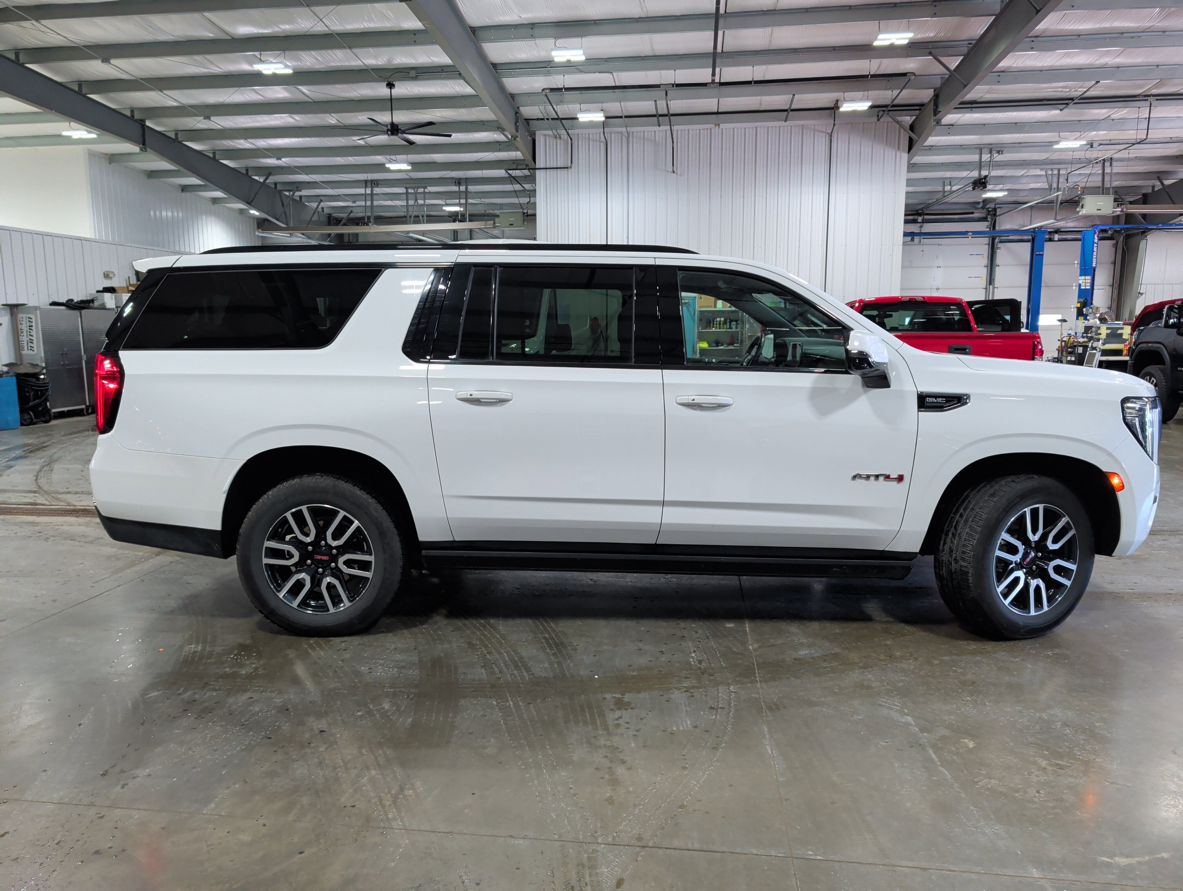 2023 GMC Yukon XL AT4