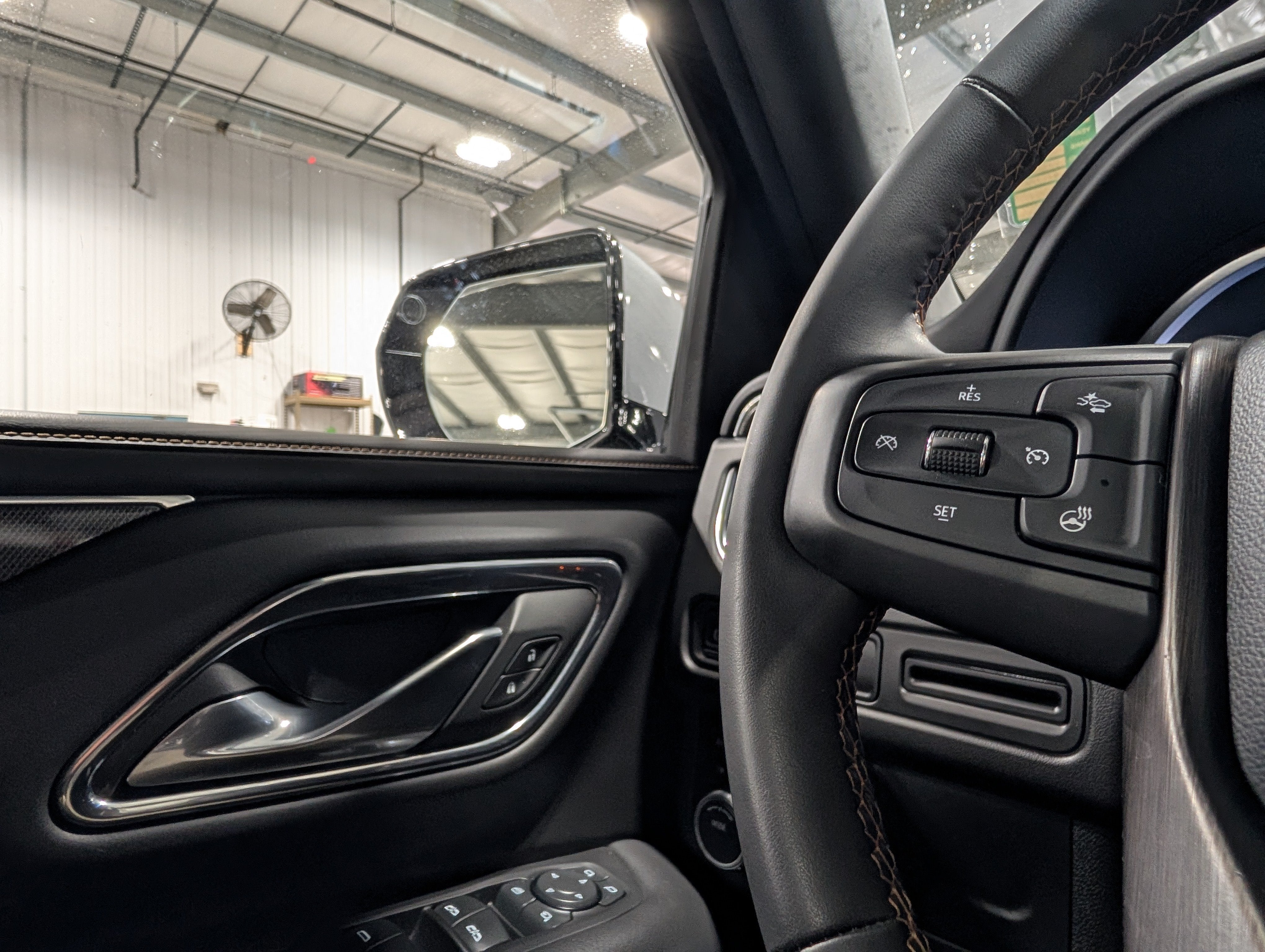 2023 GMC Yukon XL AT4