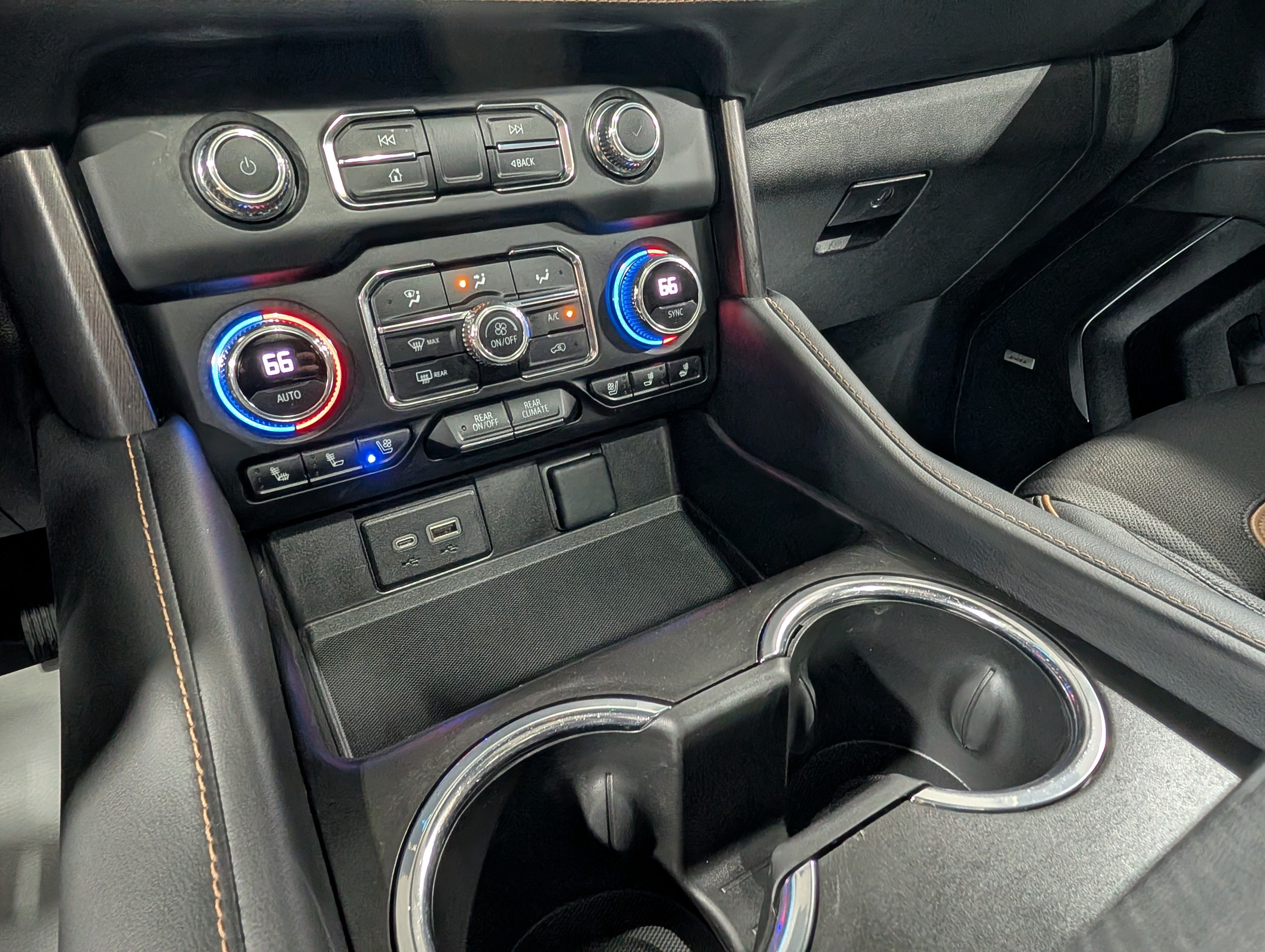 2023 GMC Yukon XL AT4