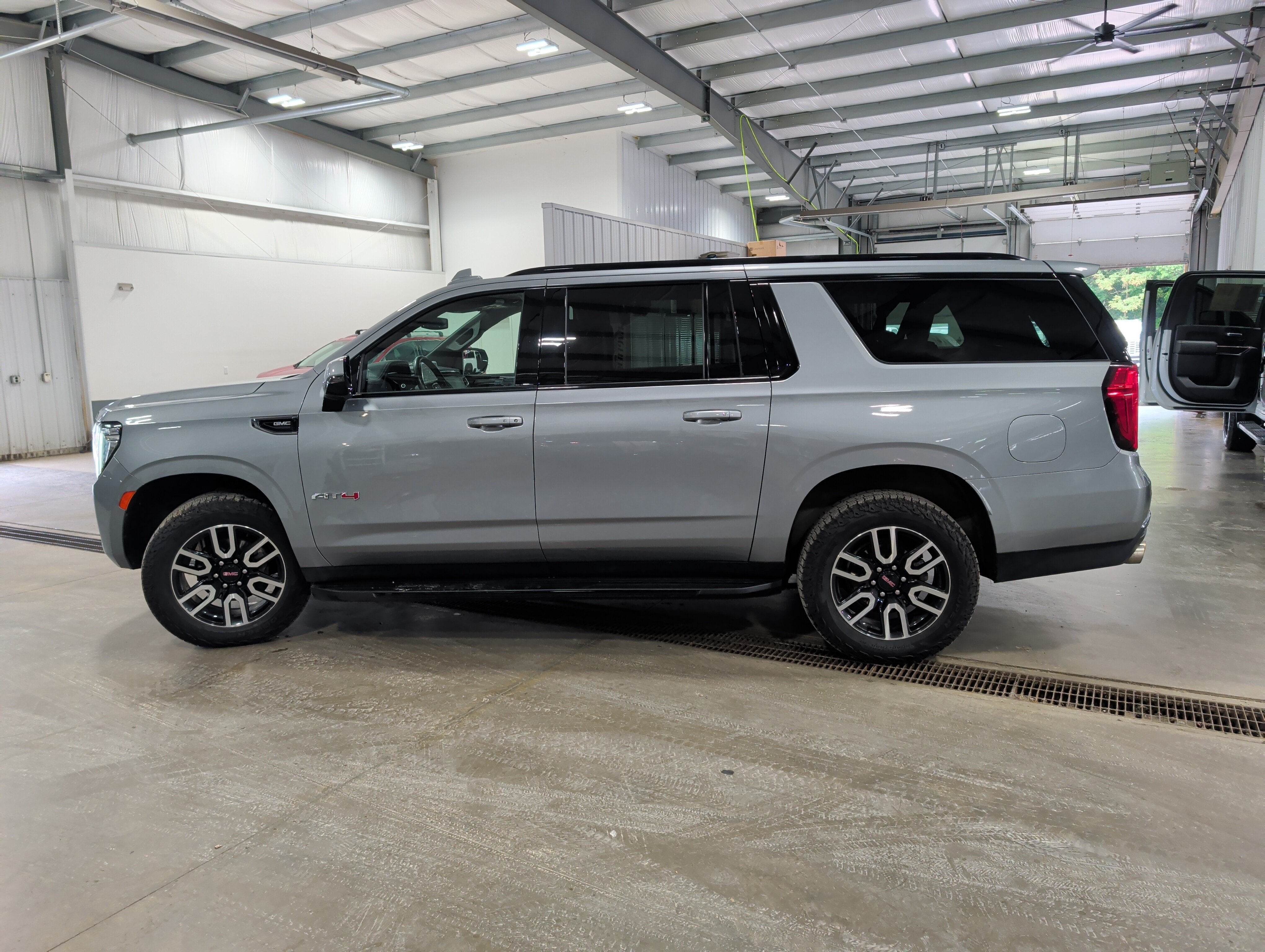 2023 GMC Yukon XL AT4