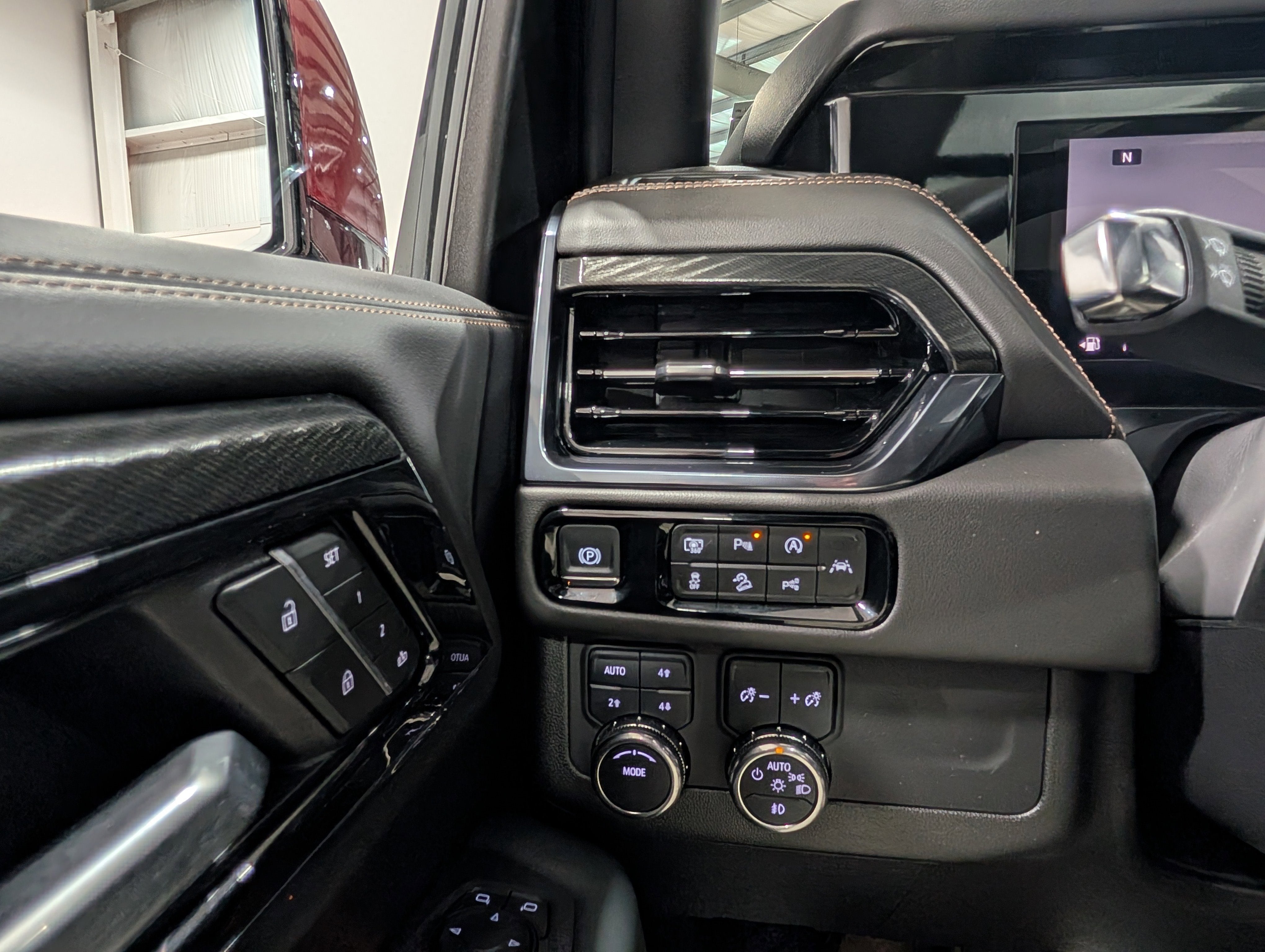 2025 GMC Yukon XL AT4