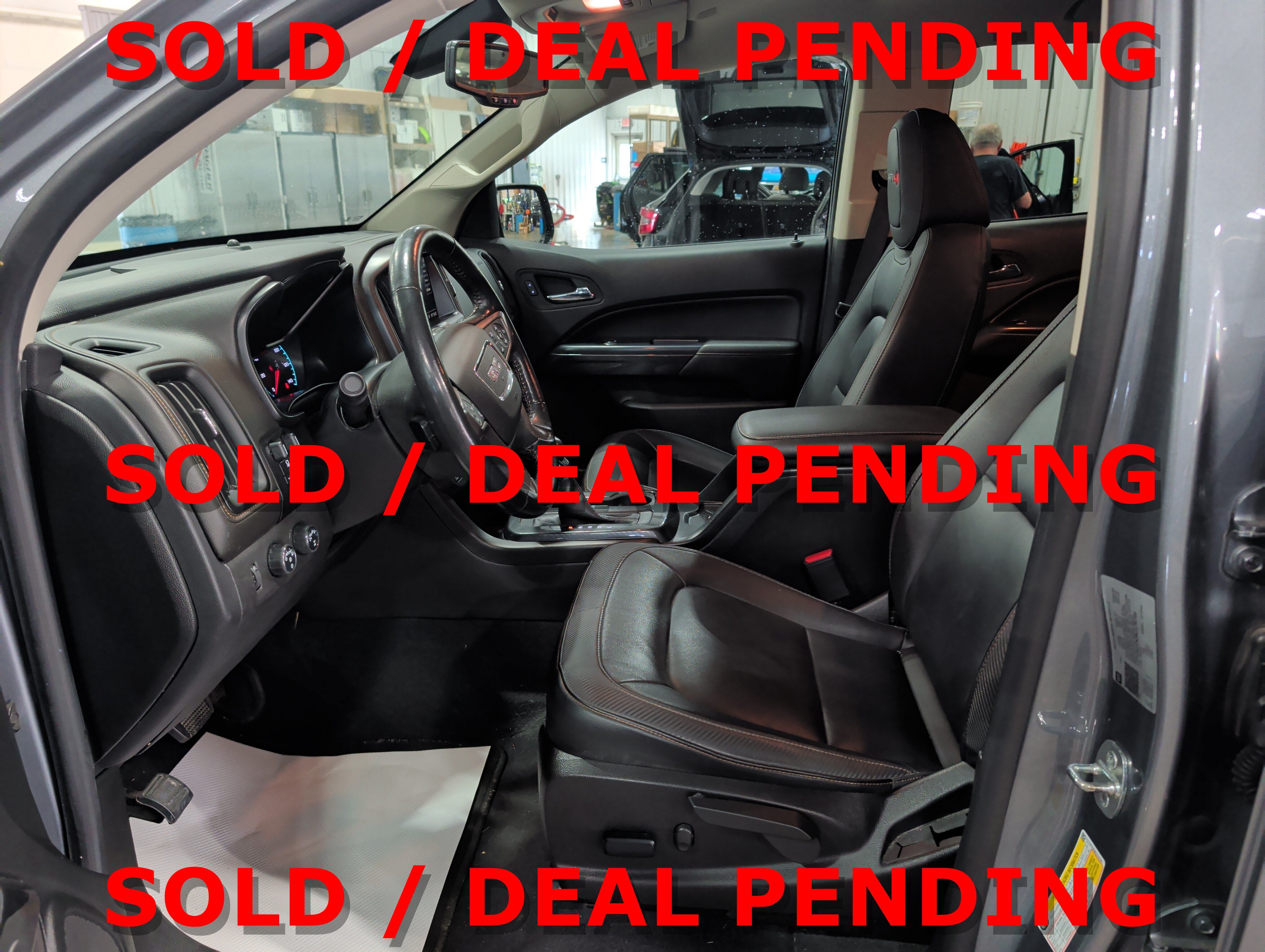 2022 GMC Canyon 4WD AT4 w/Leather