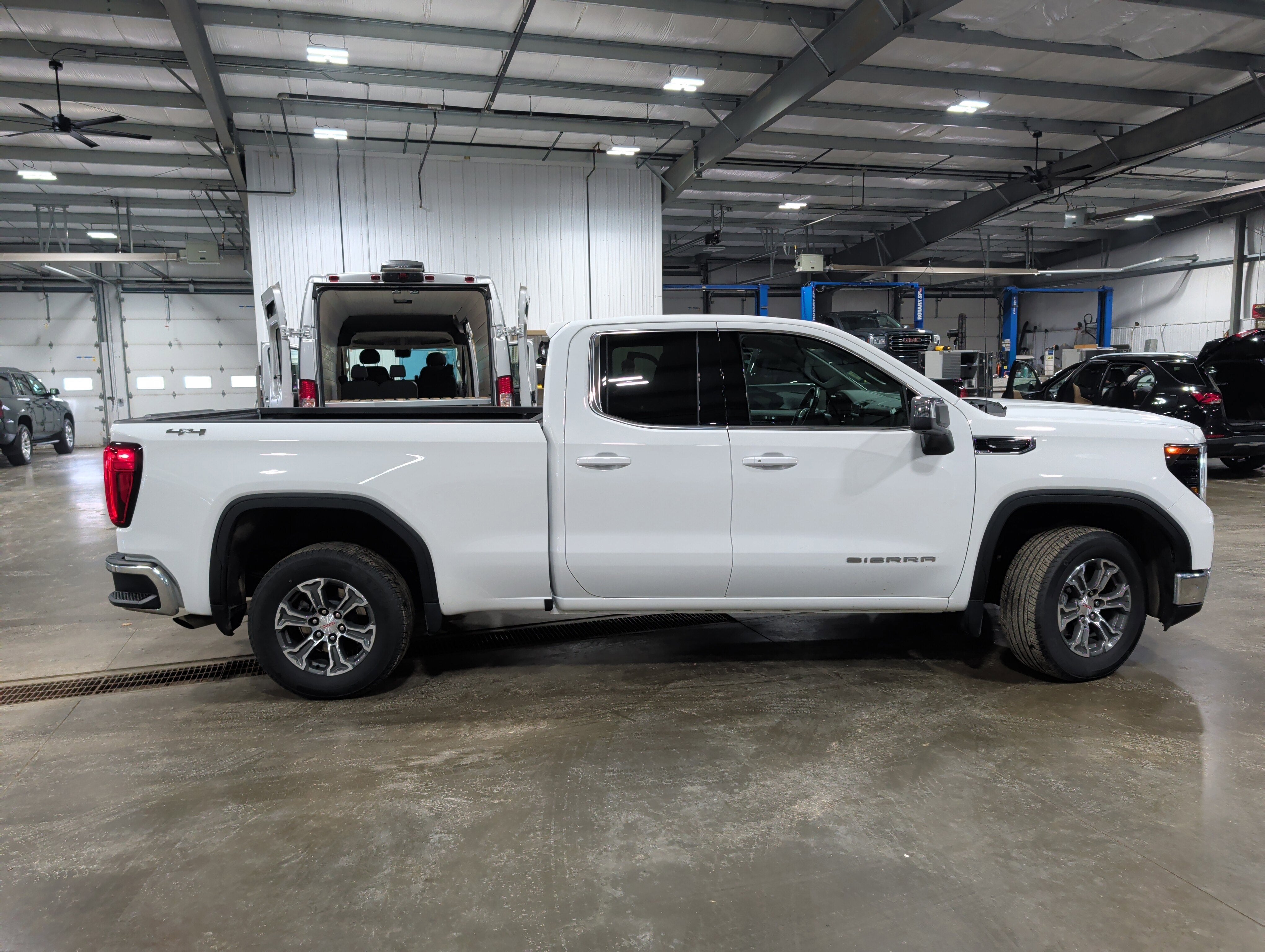 2024 GMC Sierra 1500 SLE