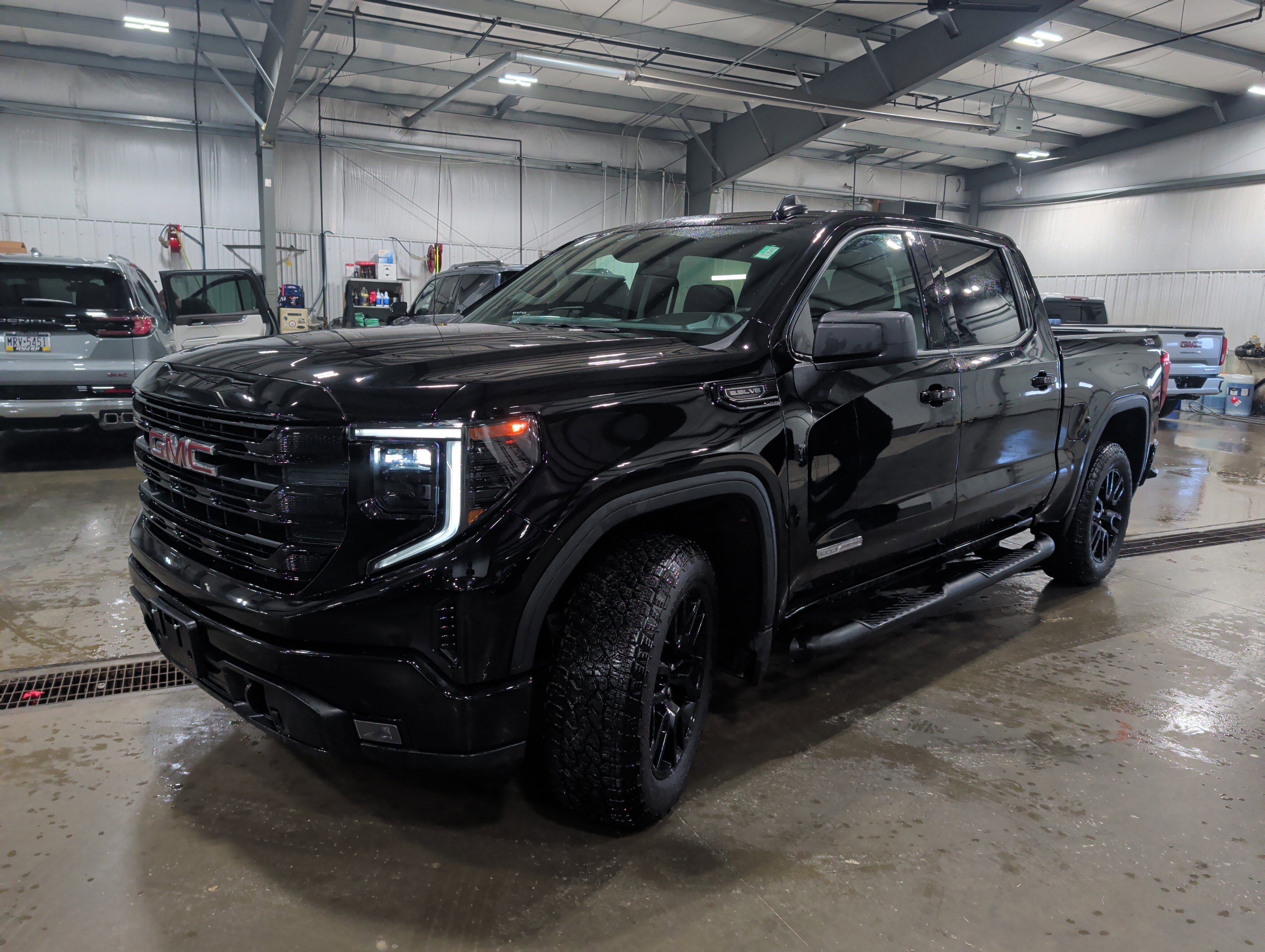2025 GMC Sierra 1500 Elevation