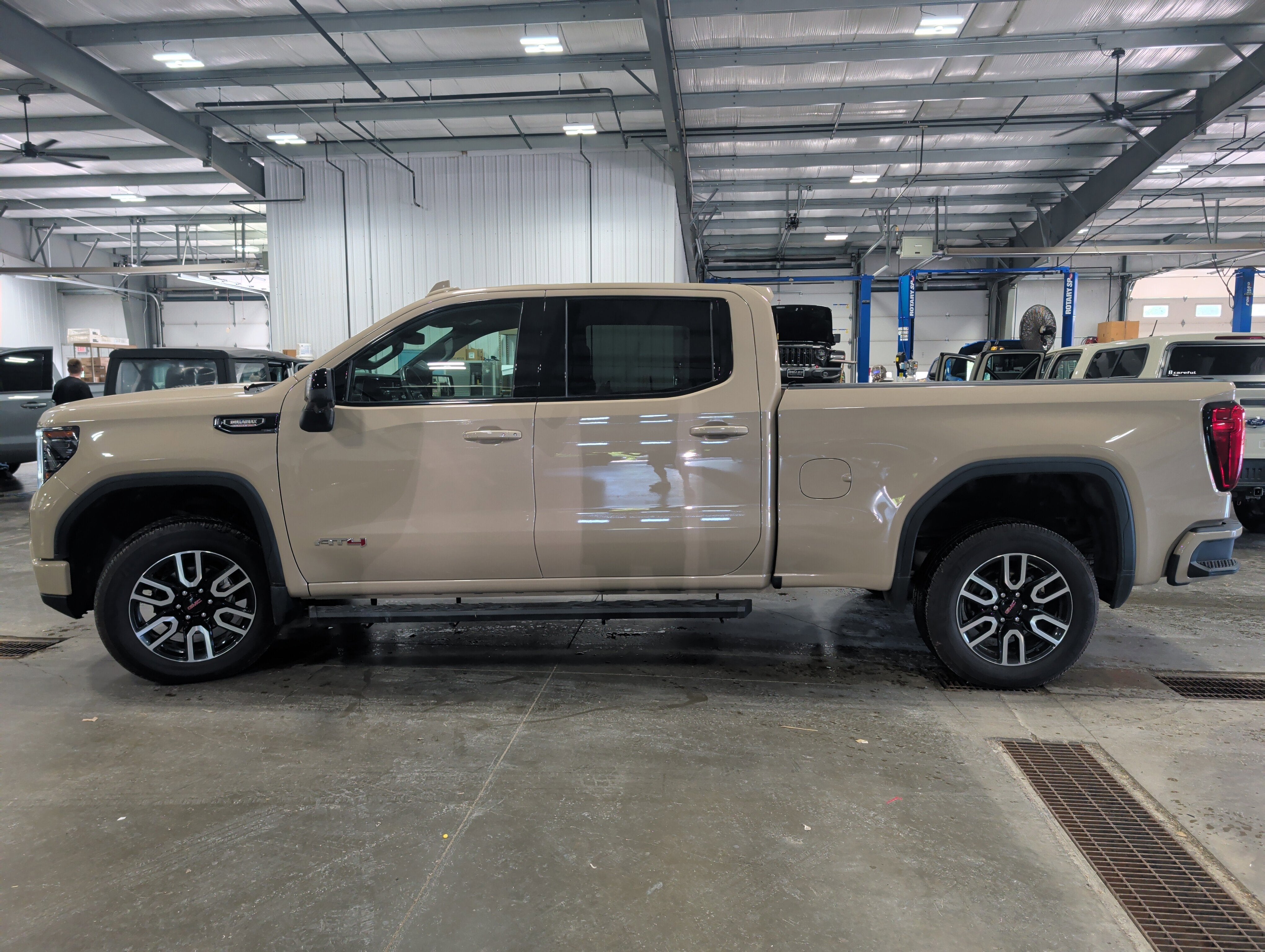 2023 GMC Sierra 1500 AT4