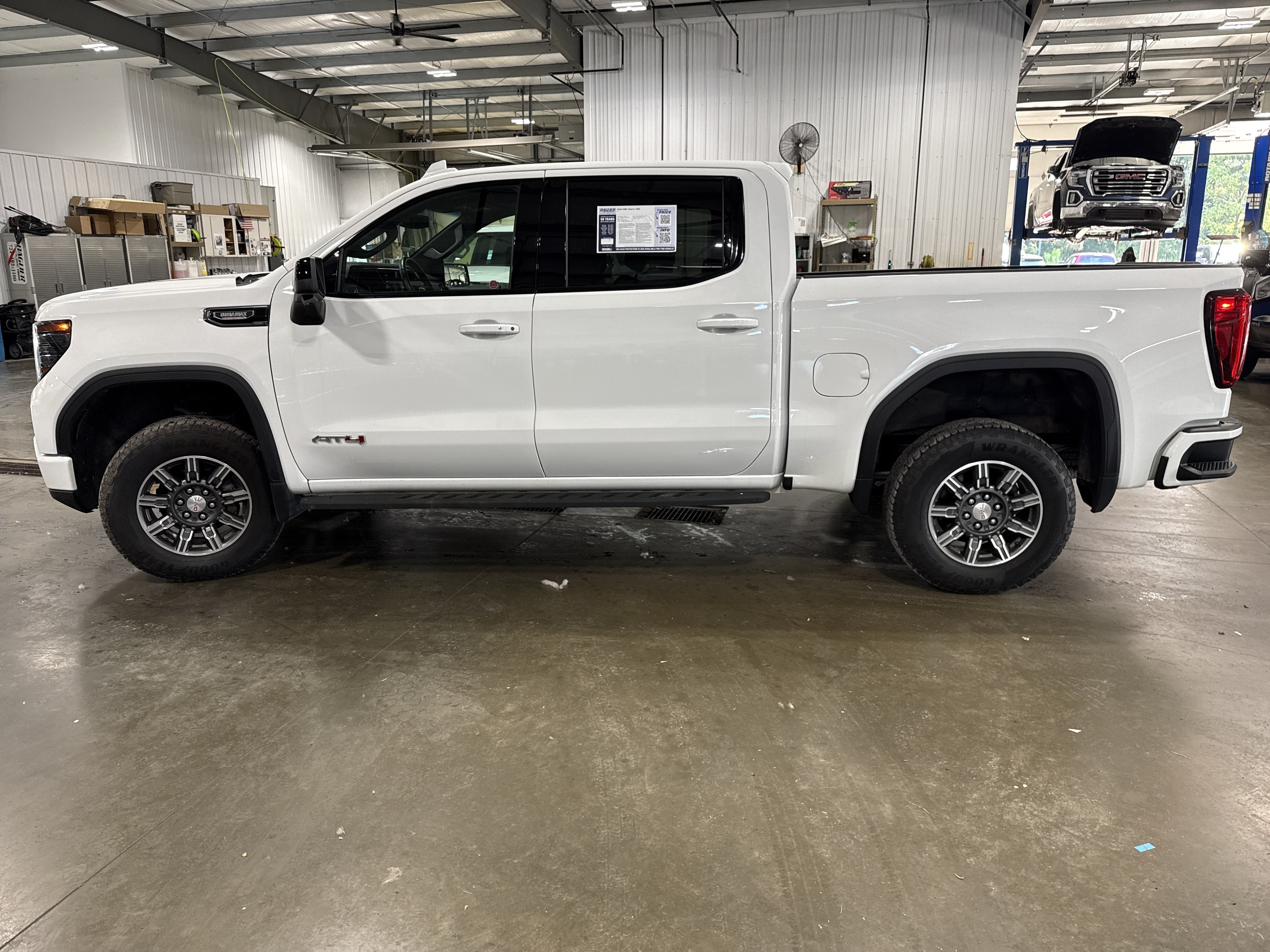 2024 GMC Sierra 1500 AT4