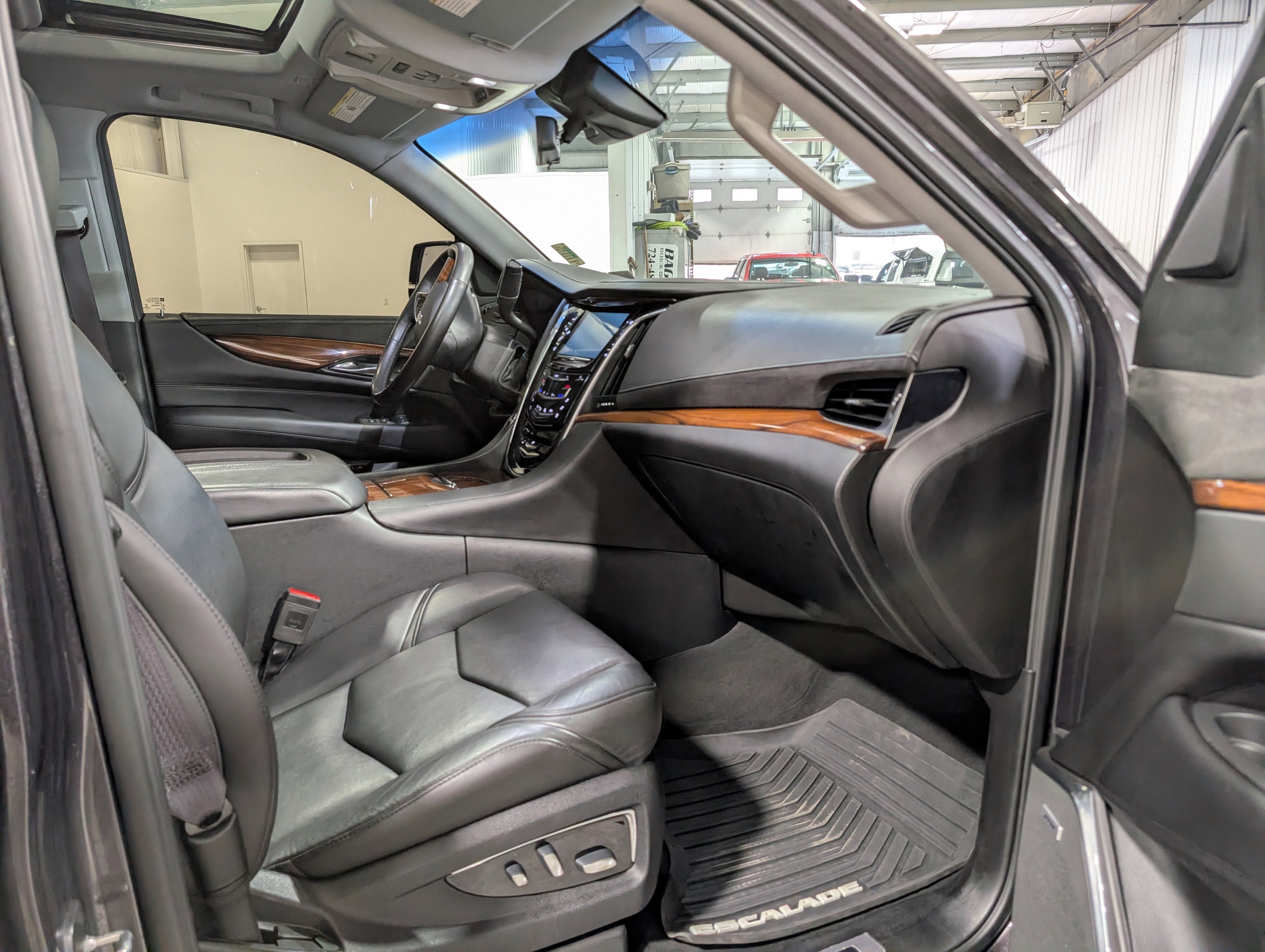 2017 Cadillac Escalade Luxury