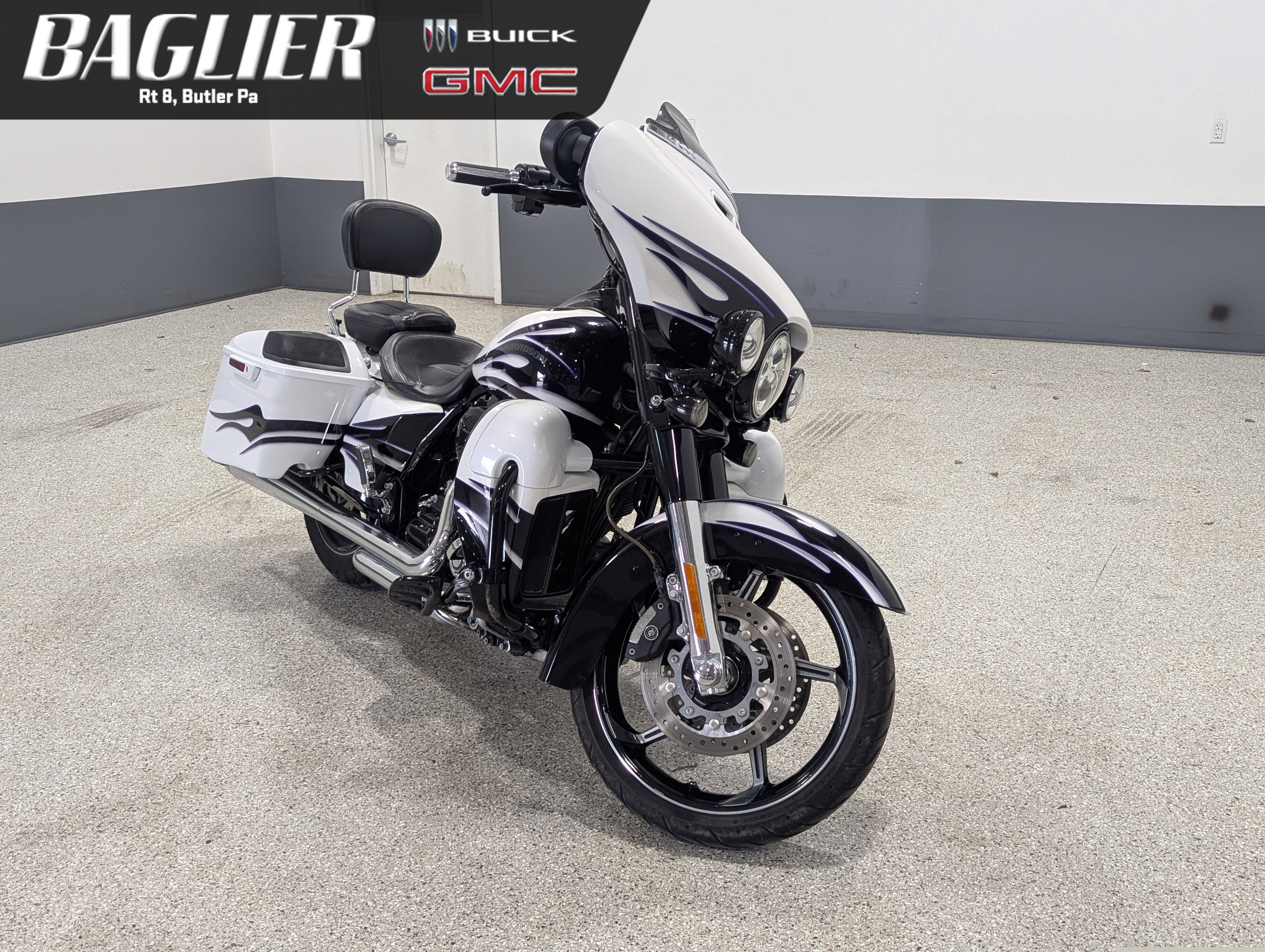 2016 Harley-Davidson CVO Street Glide Base