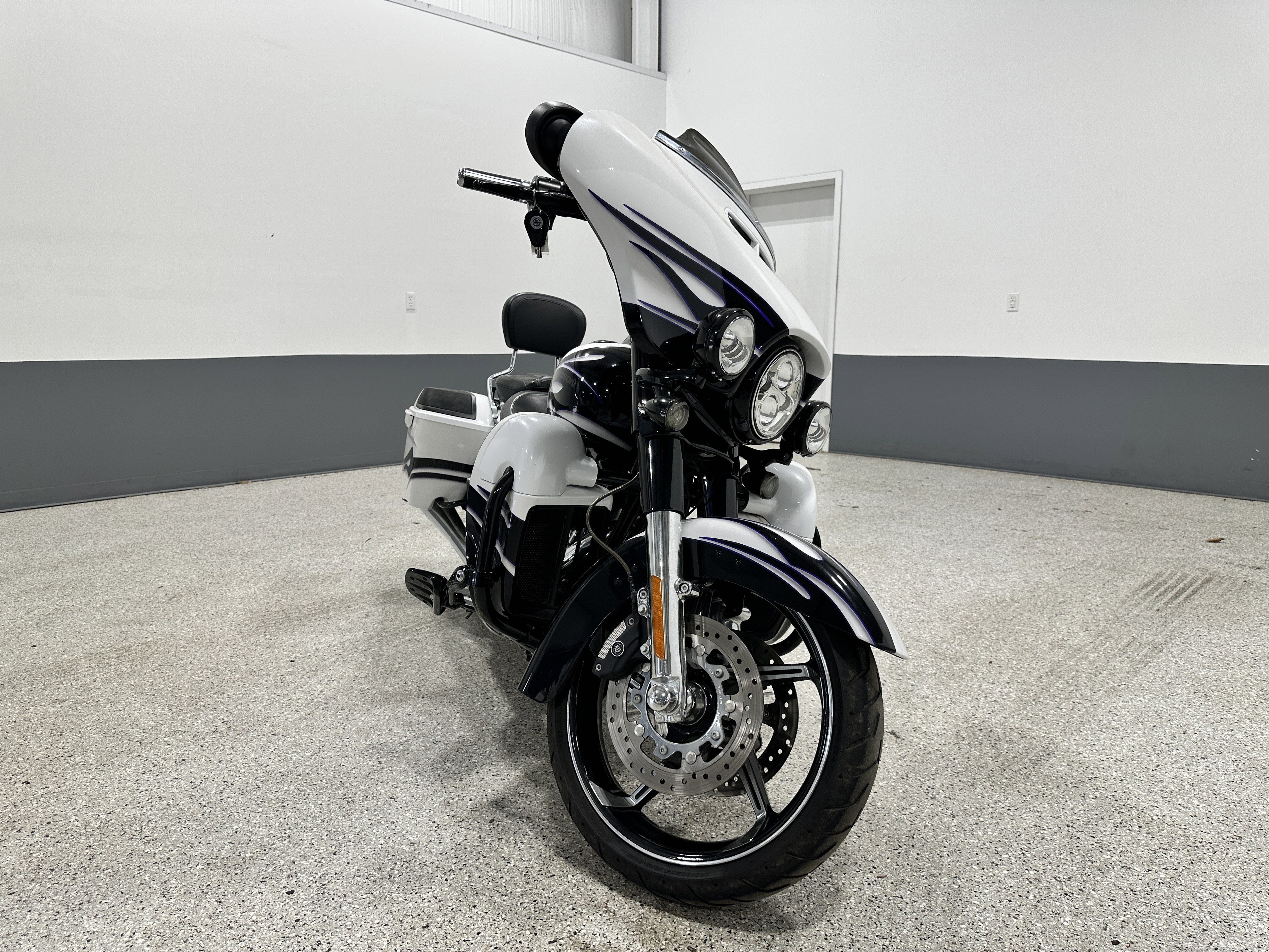 2016 Harley-Davidson CVO Street Glide Base