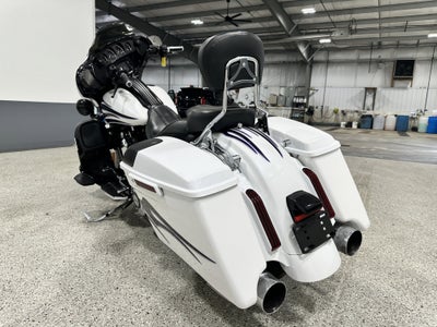 2016 Harley-Davidson CVO Street Glide Base