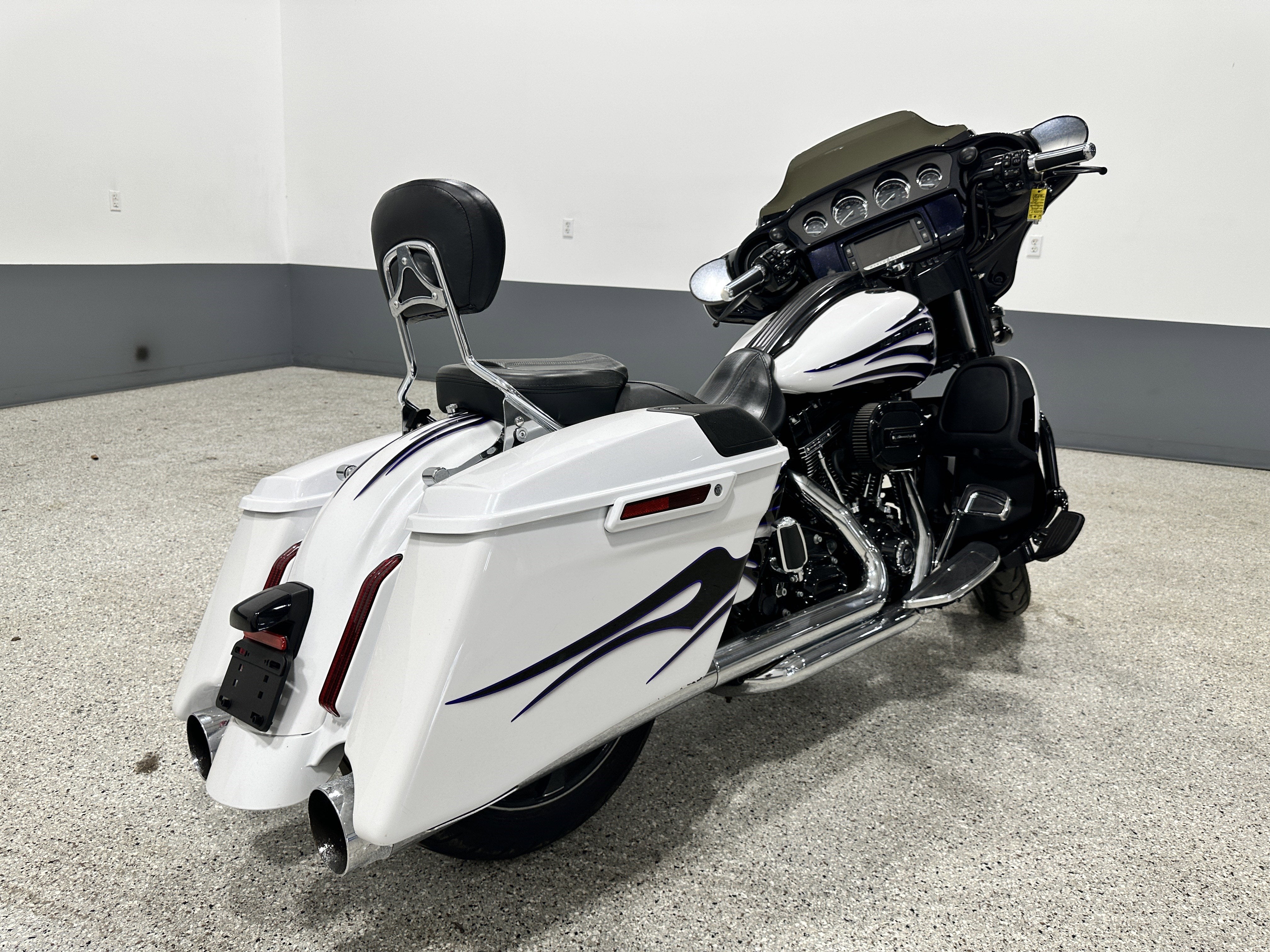 2016 Harley-Davidson CVO Street Glide Base