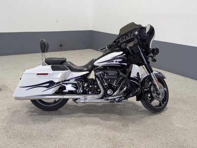 2016 Harley-Davidson CVO Street Glide Base