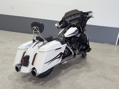2016 Harley-Davidson CVO Street Glide Base