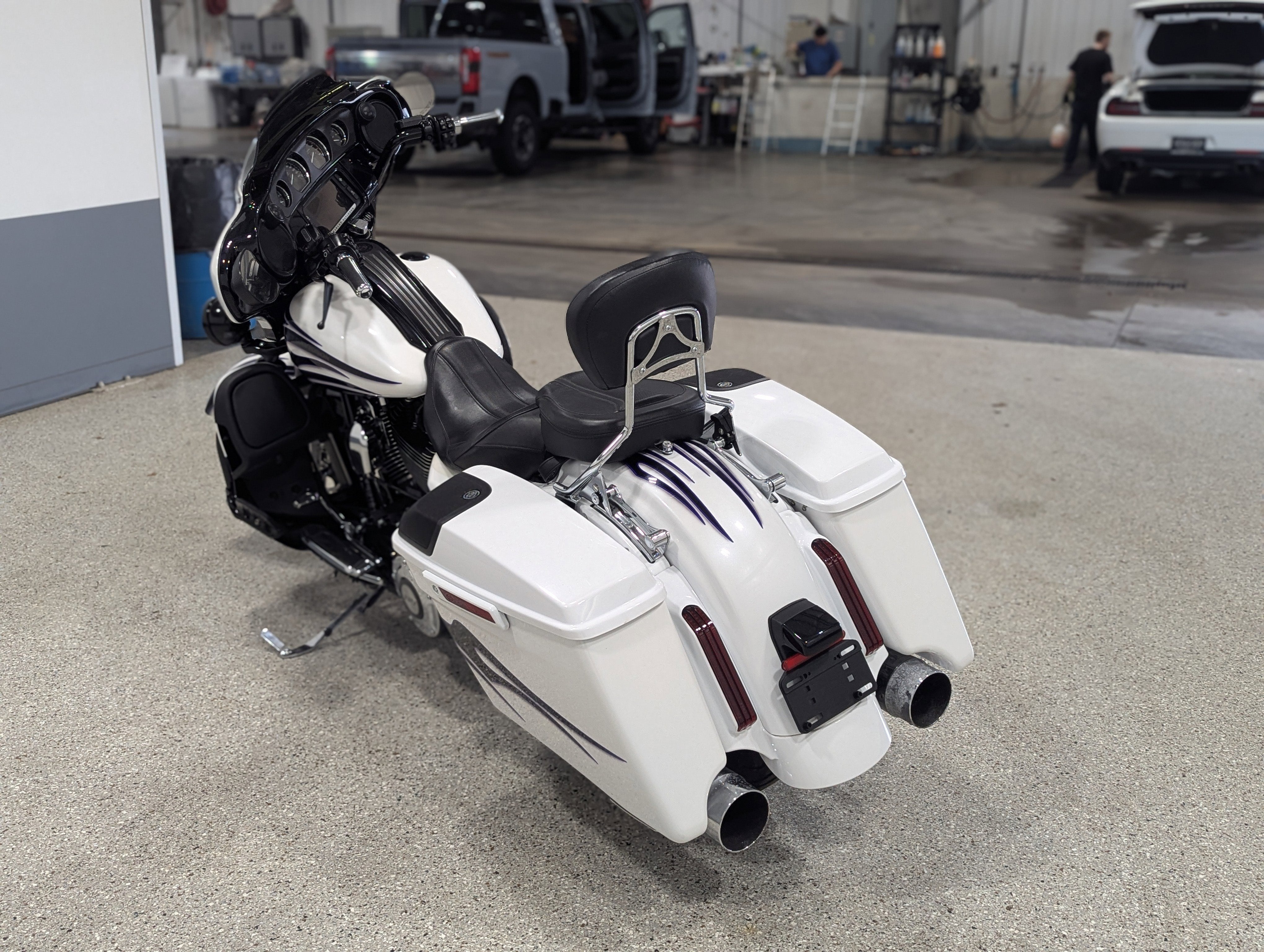 2016 Harley-Davidson CVO Street Glide Base