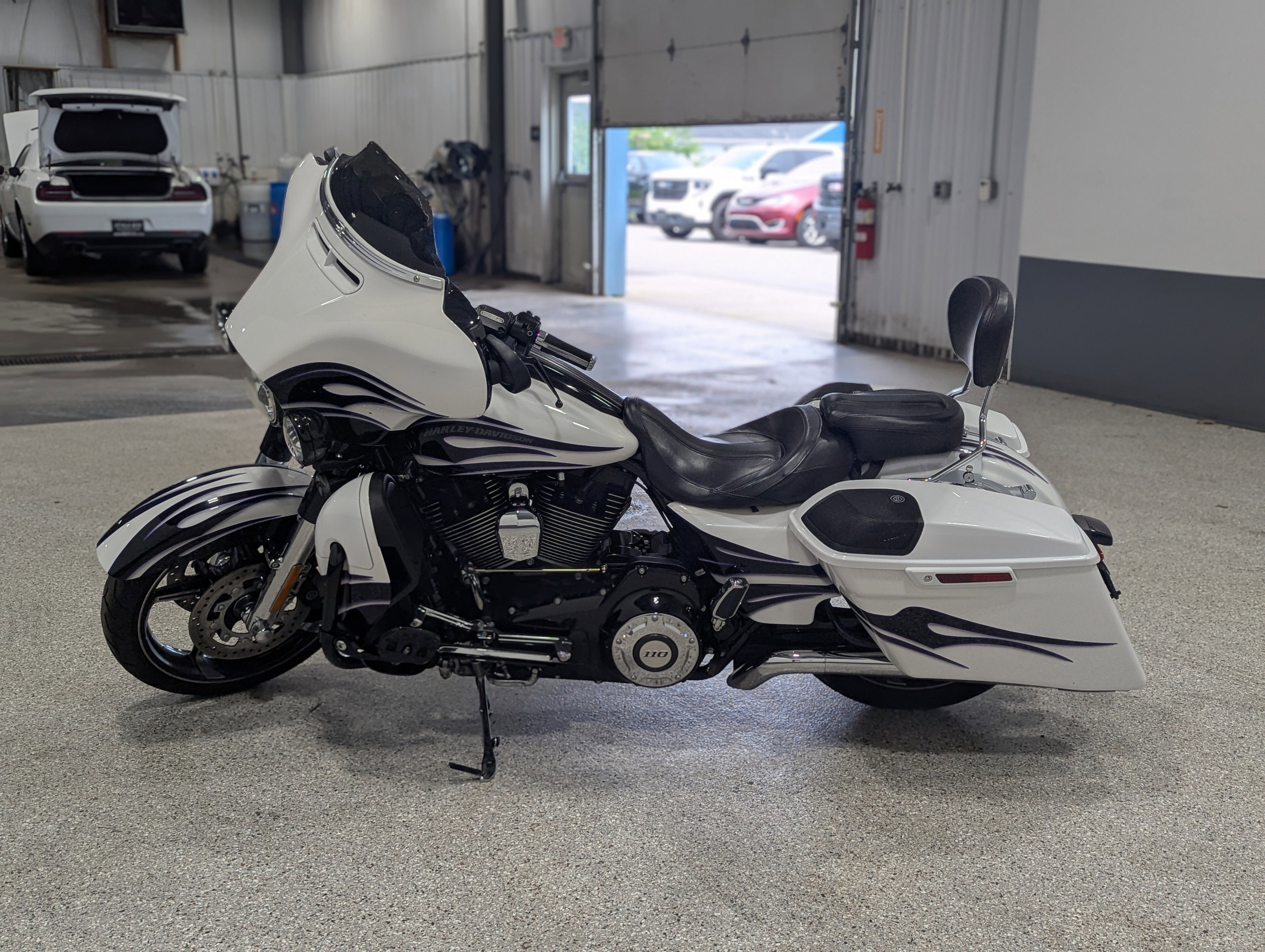 2016 Harley-Davidson CVO Street Glide Base