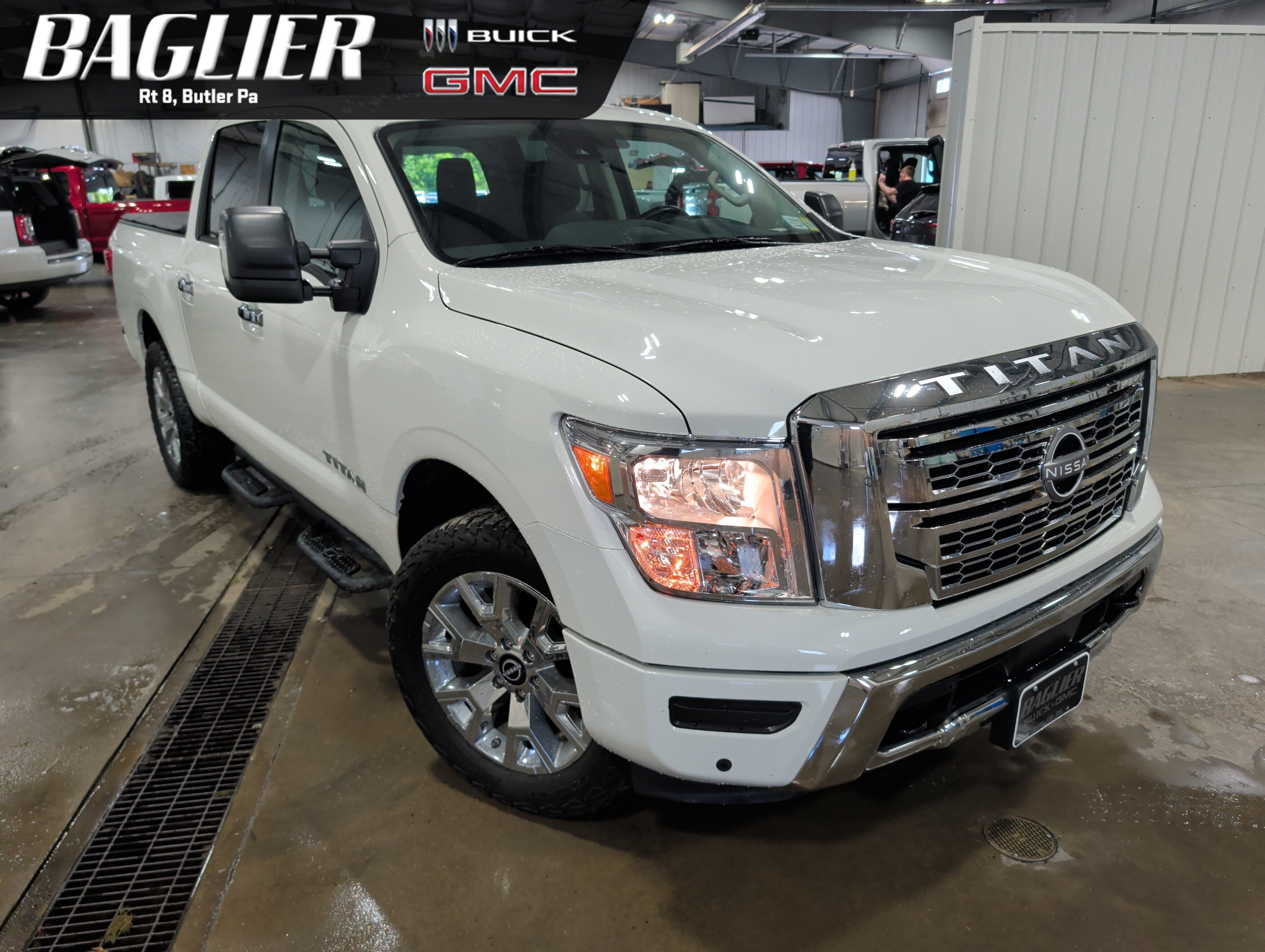 2023 Nissan TITAN Crew Cab SV 4x4