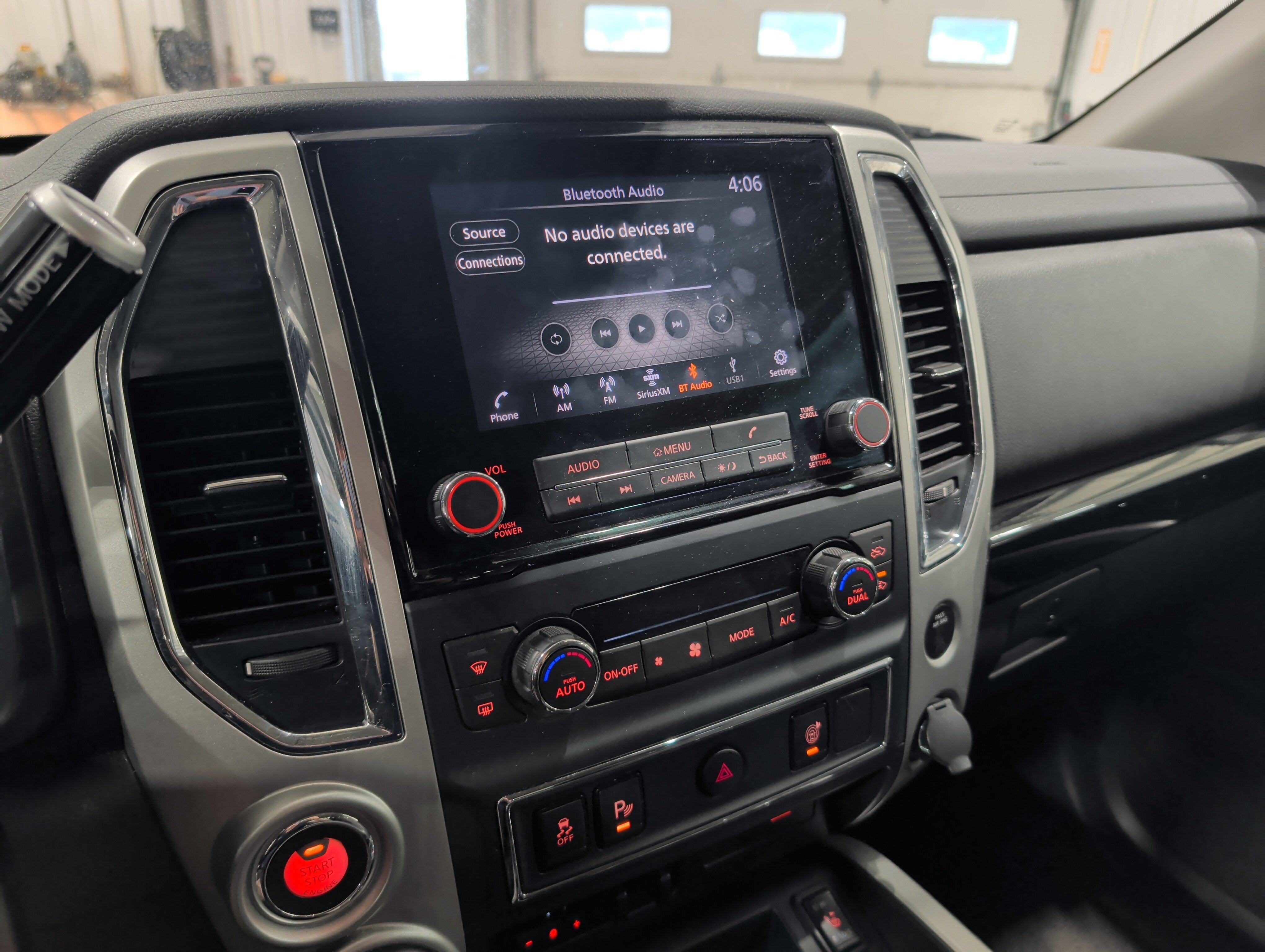 2023 Nissan TITAN Crew Cab SV 4x4