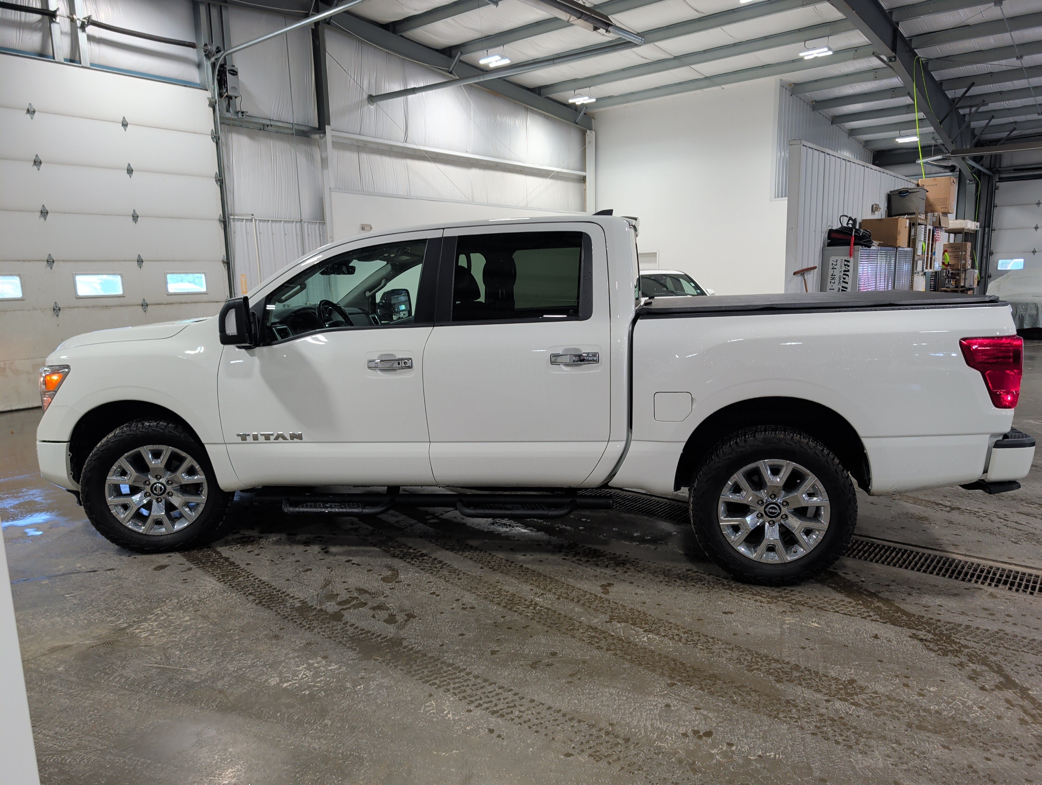 2023 Nissan TITAN Crew Cab SV 4x4