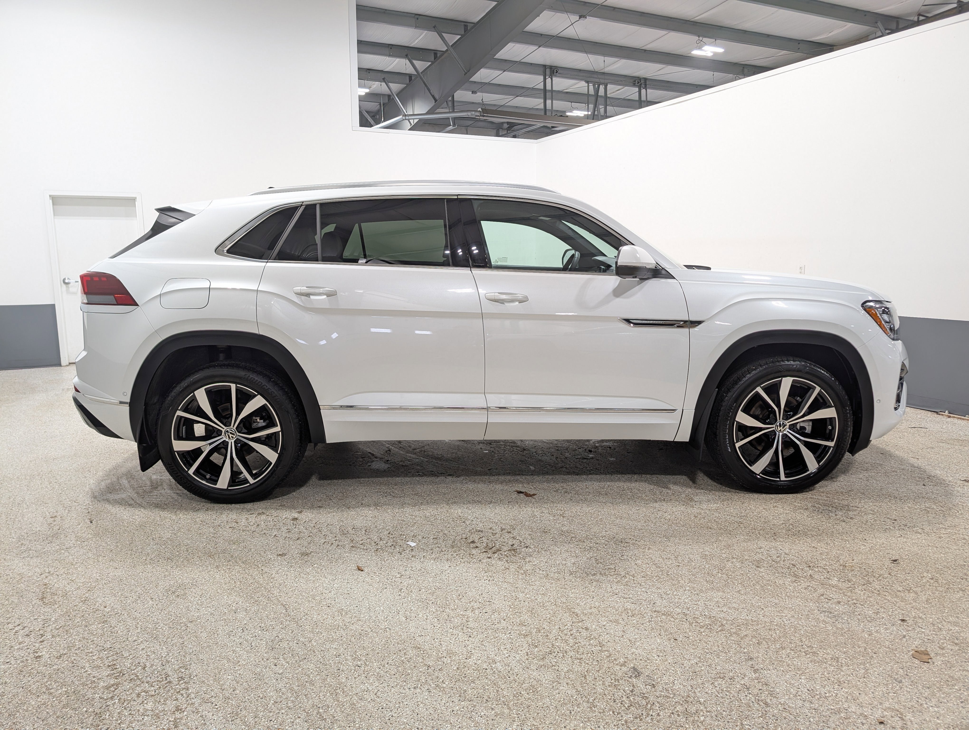 2026 Volkswagen Atlas Cross Sport SEL Premium R-Line