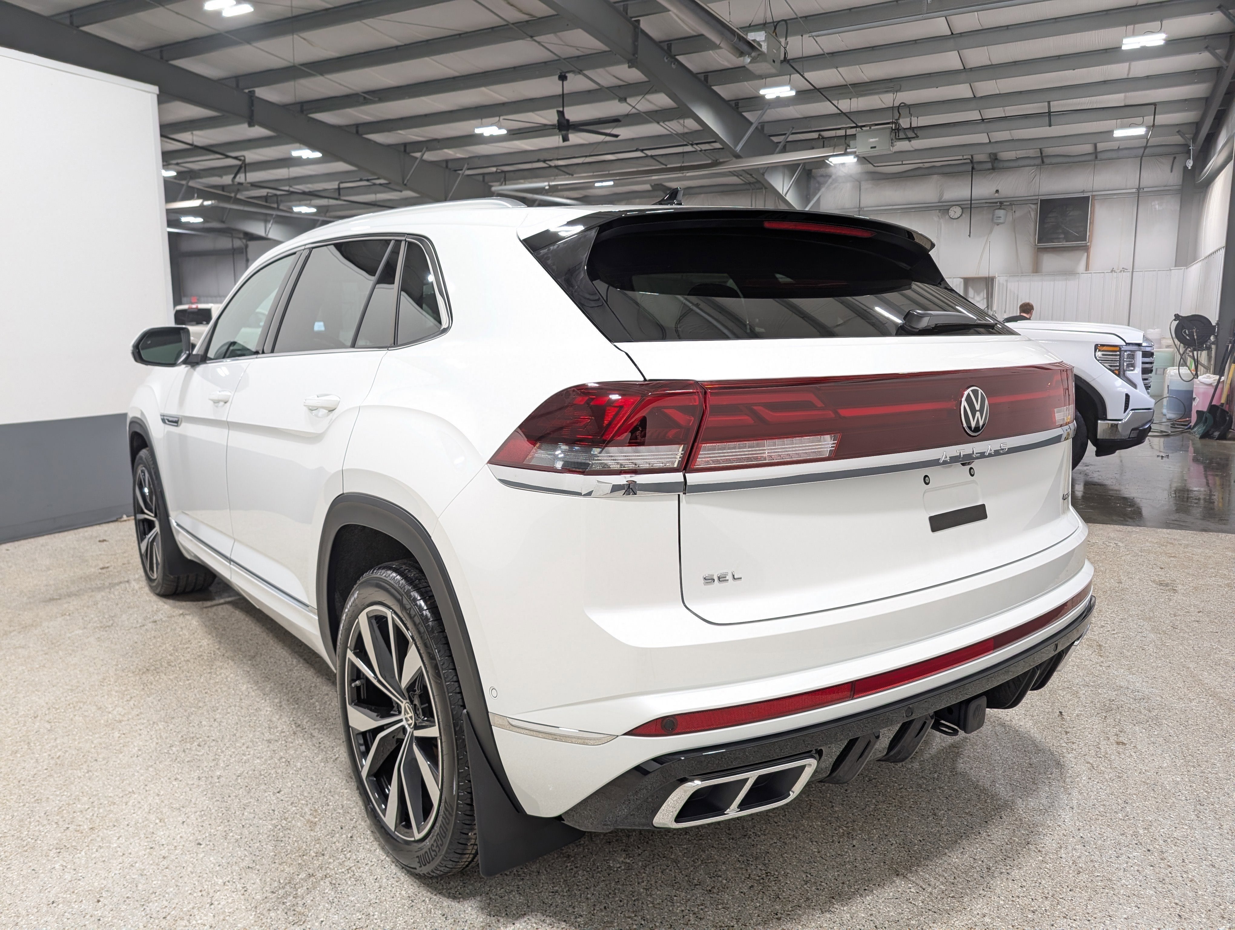 2026 Volkswagen Atlas Cross Sport SEL Premium R-Line
