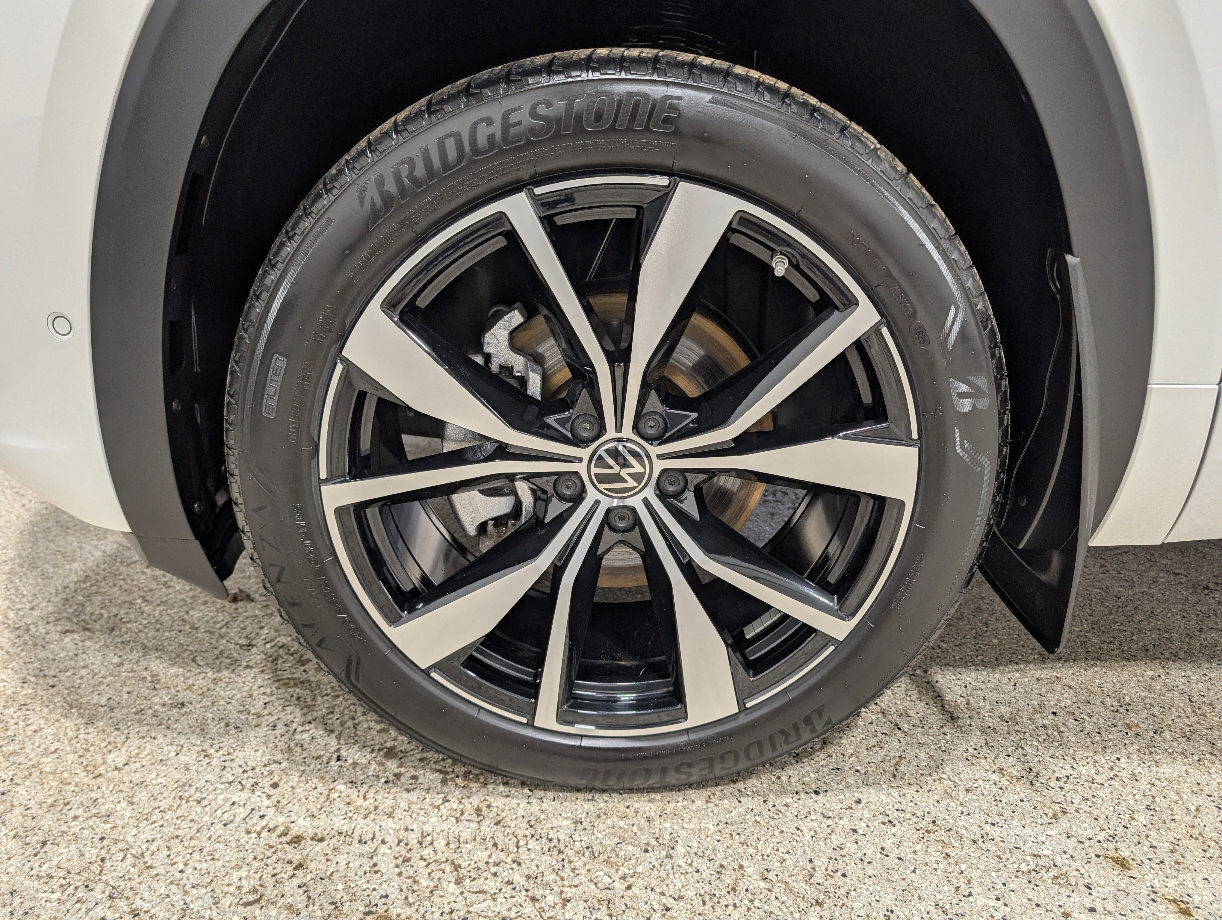 2026 Volkswagen Atlas Cross Sport SEL Premium R-Line